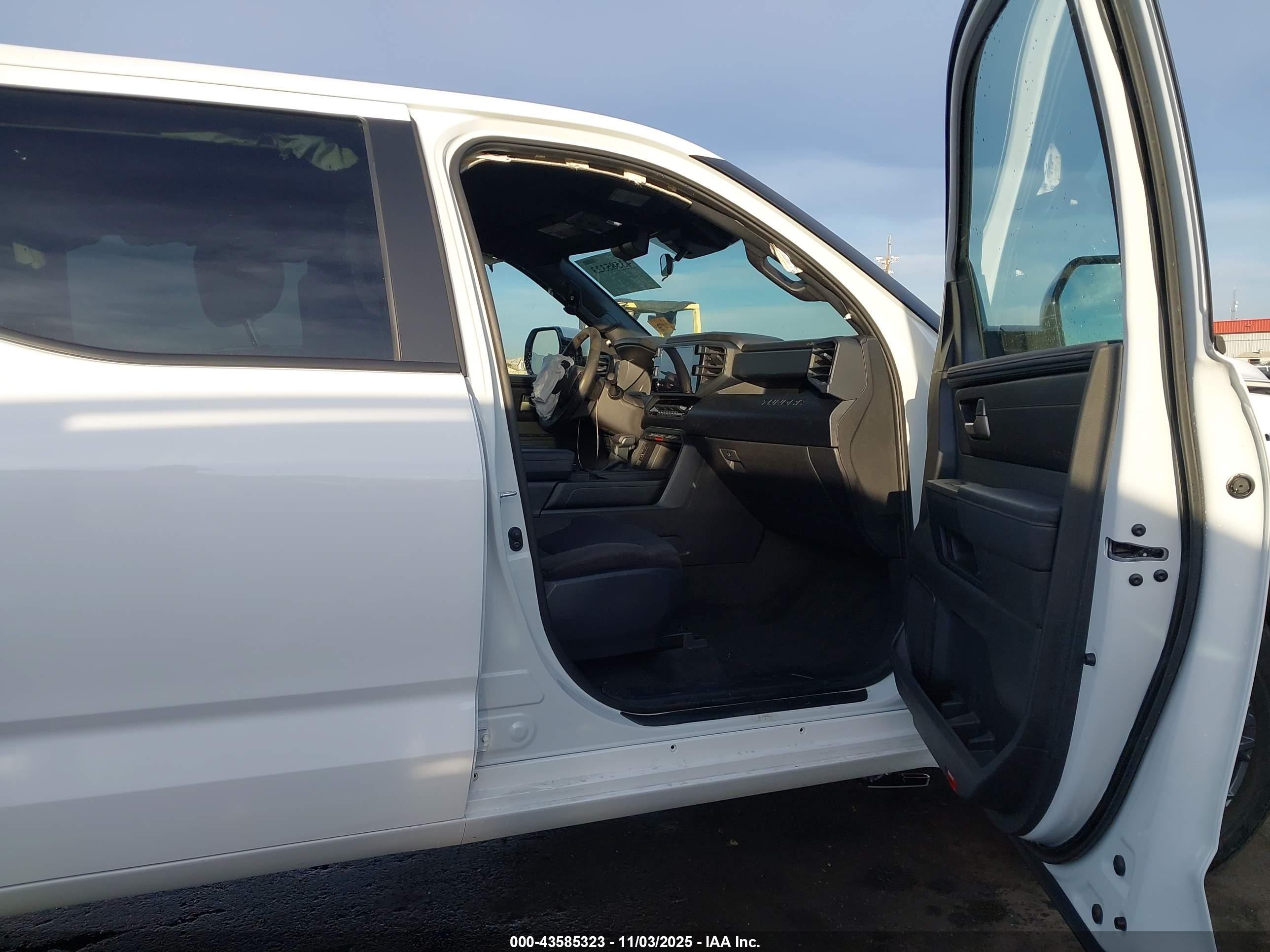 TOYOTA TUNDRA image 5