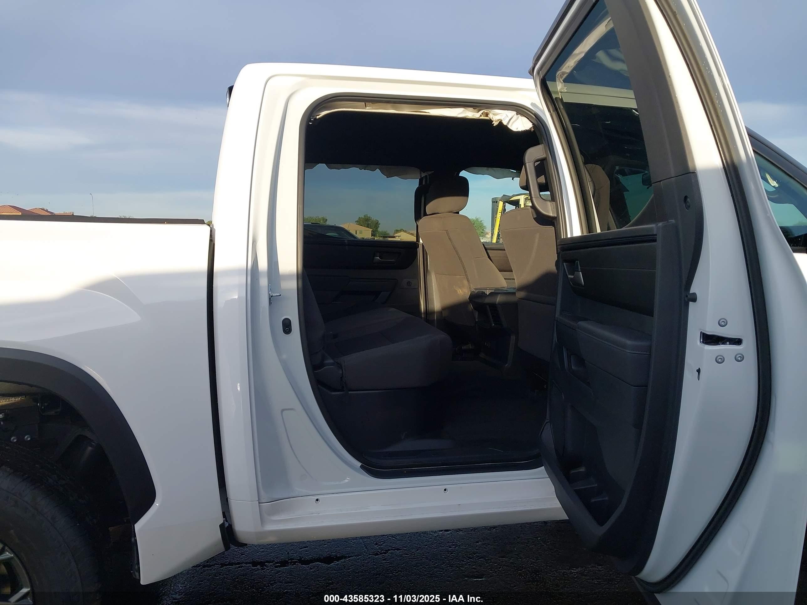 TOYOTA TUNDRA image 8