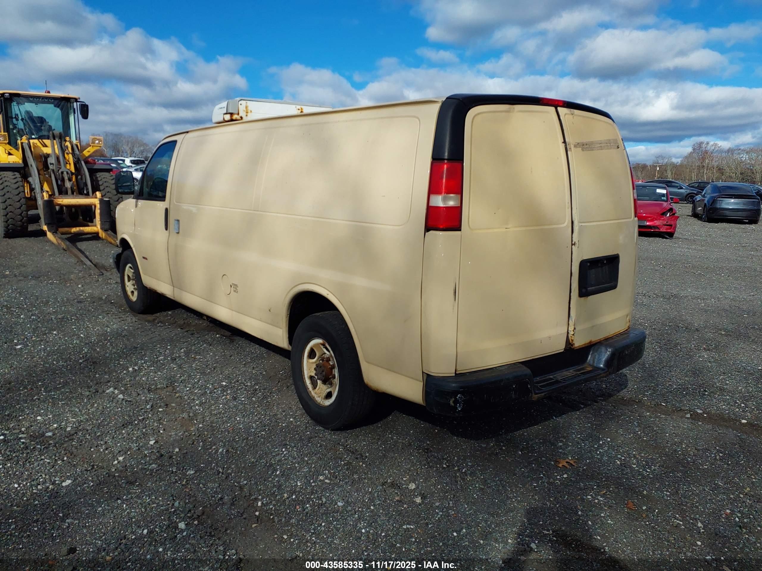 GMC SAVANA image 3