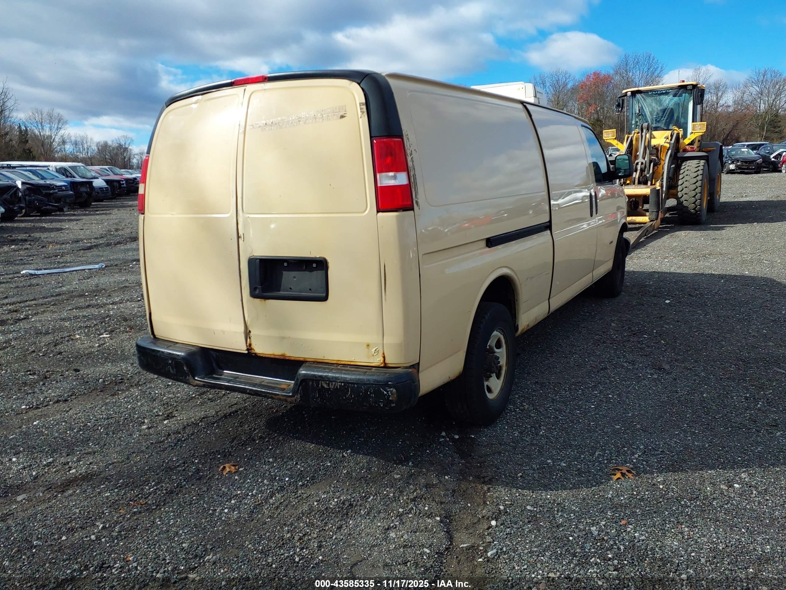 GMC SAVANA image 4