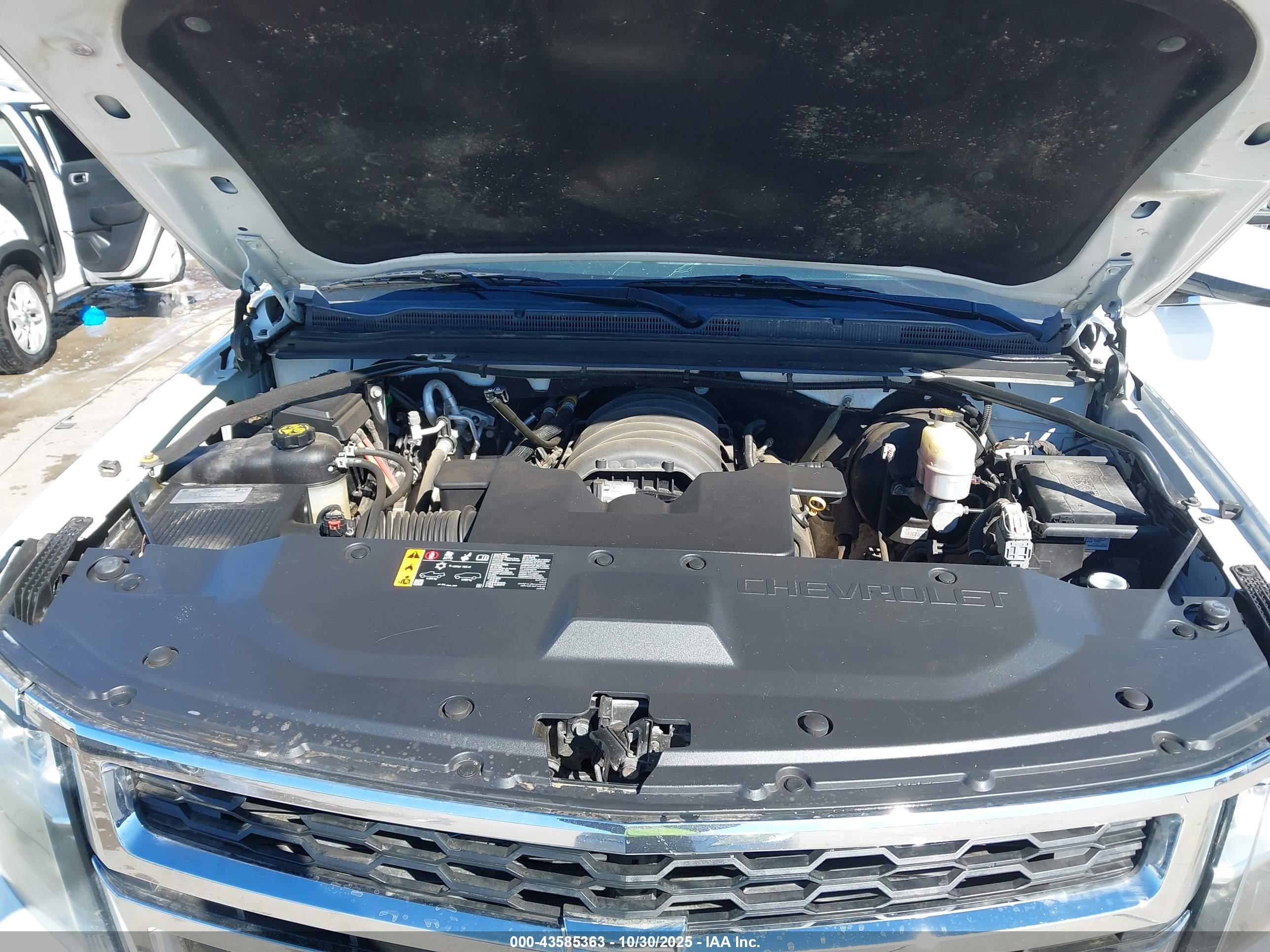 CHEVROLET SUBURBAN image 10
