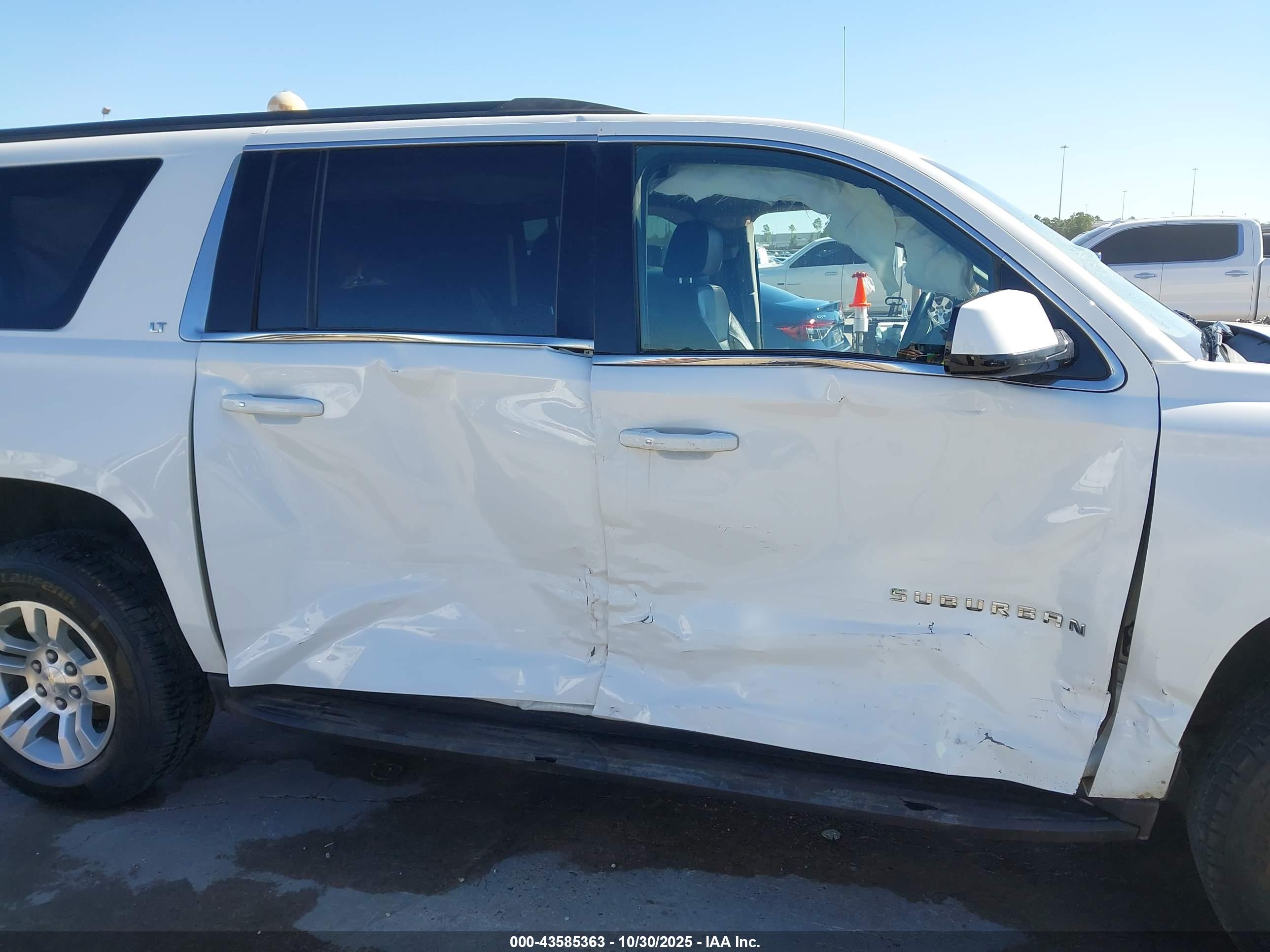 CHEVROLET SUBURBAN image 6