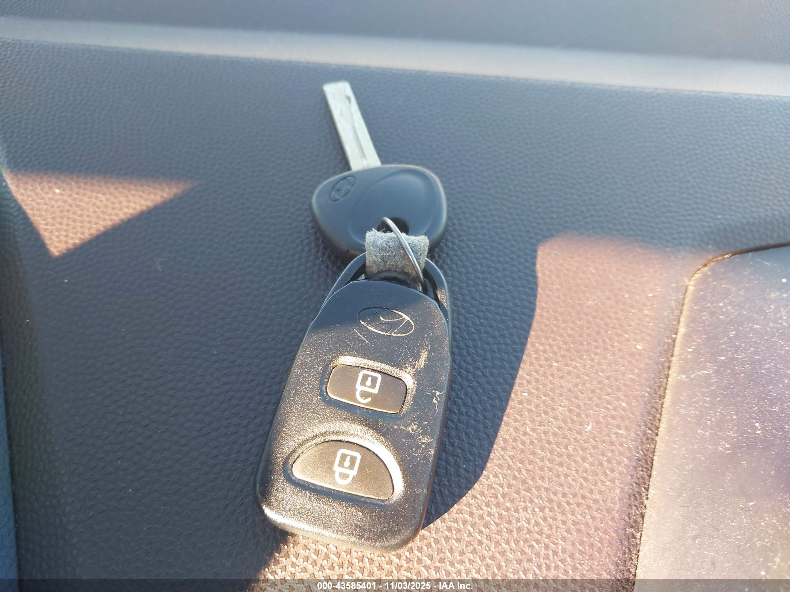 HYUNDAI TUCSON image 11