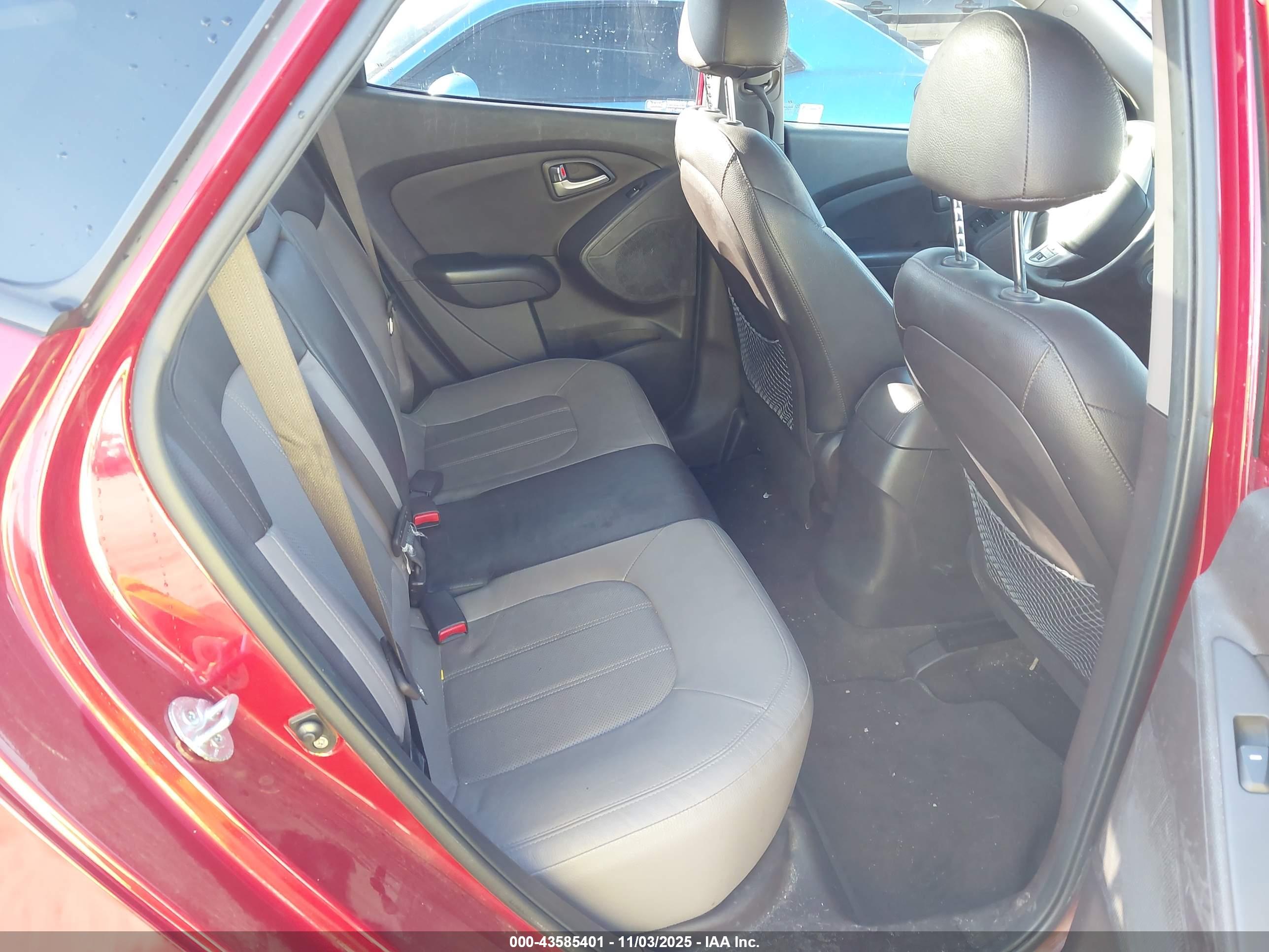 HYUNDAI TUCSON image 8