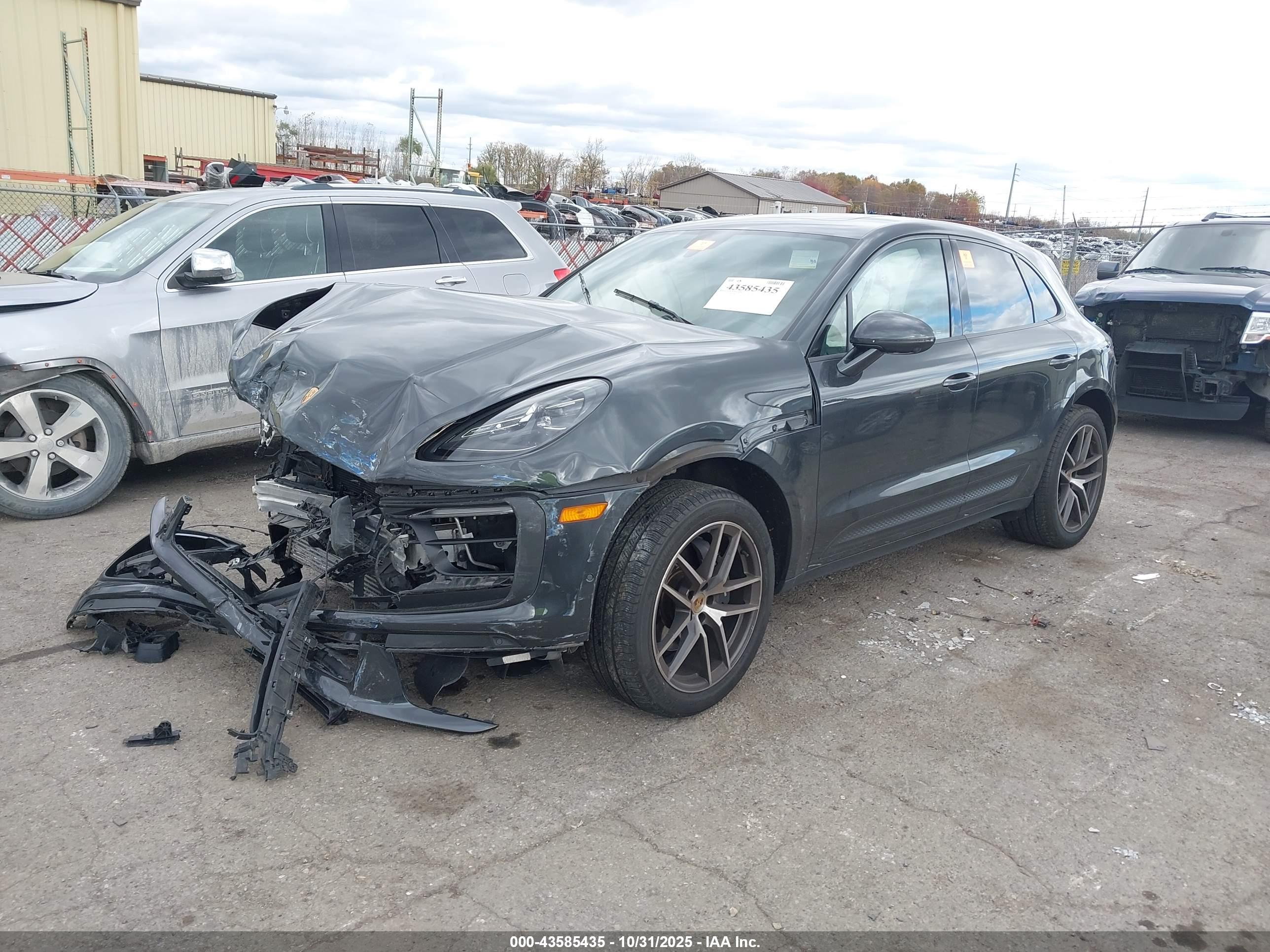 PORSCHE MACAN image 2