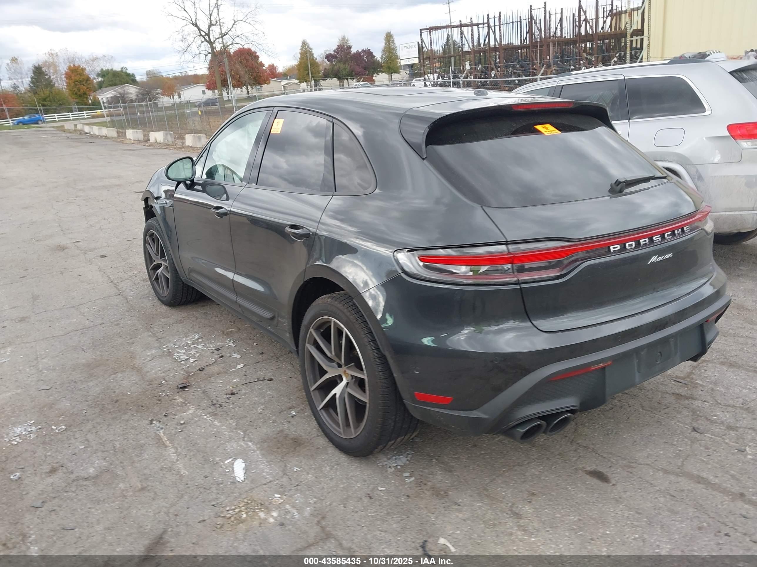 PORSCHE MACAN image 3