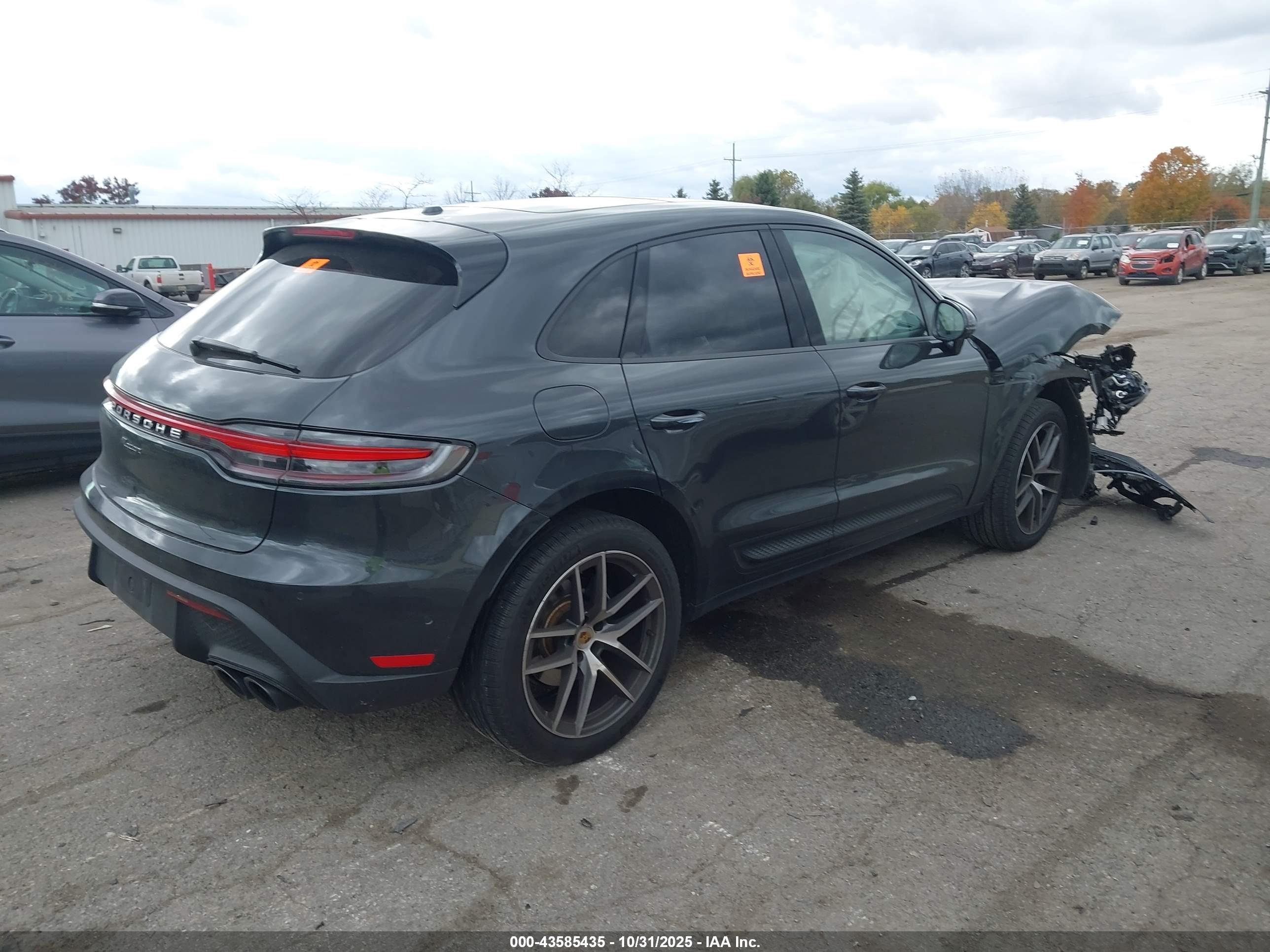 PORSCHE MACAN image 4