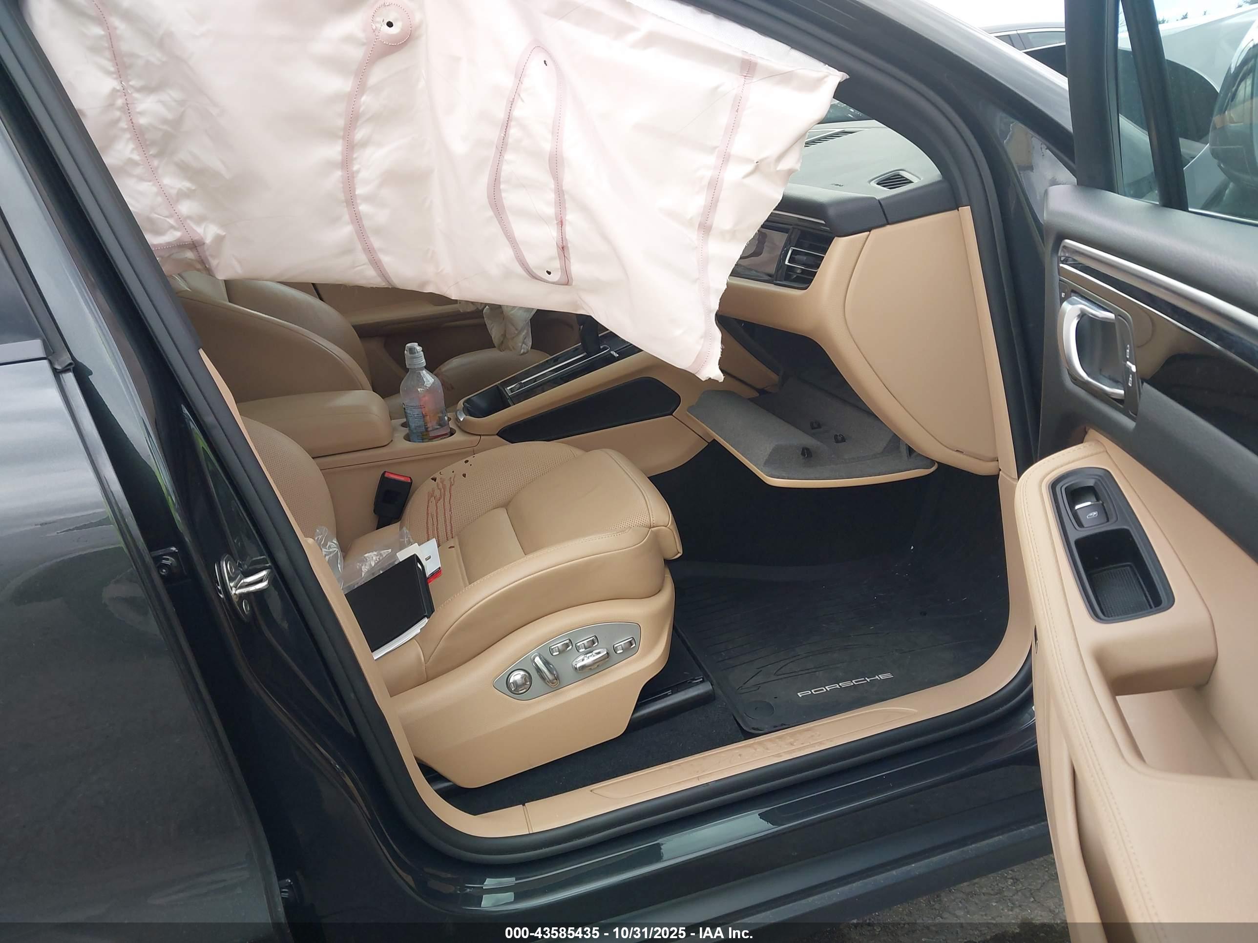 PORSCHE MACAN image 5