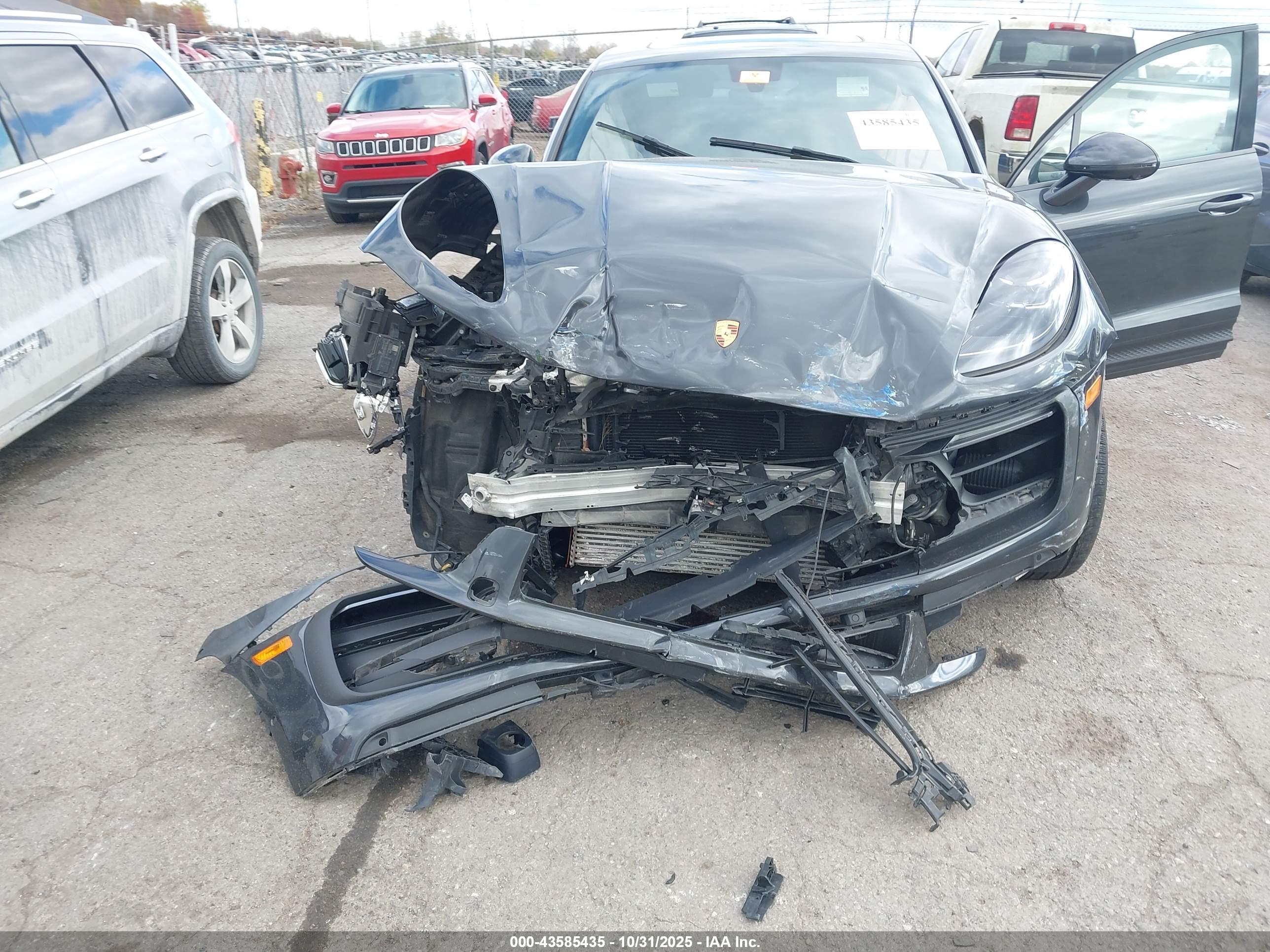 PORSCHE MACAN image 6