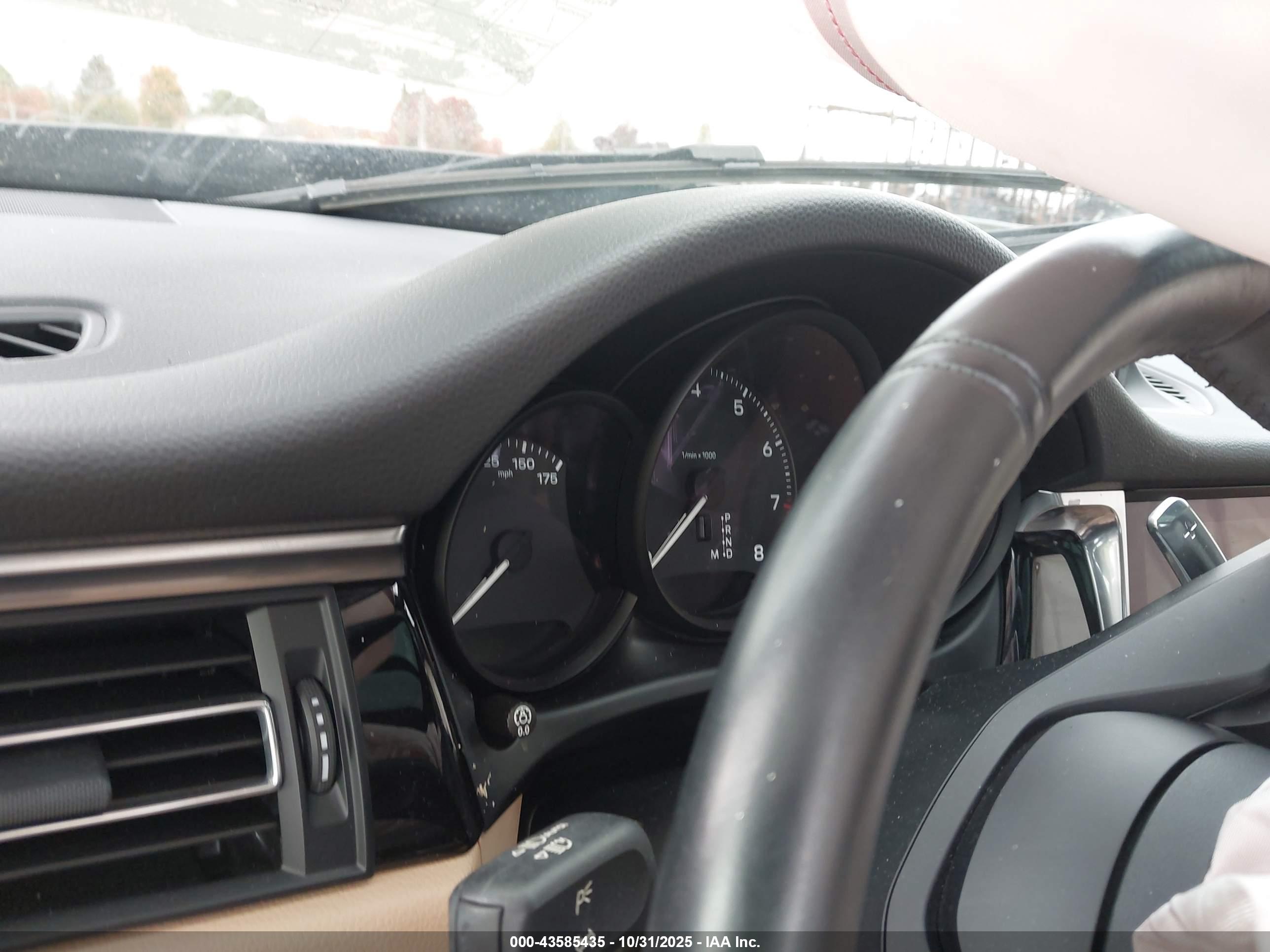 PORSCHE MACAN image 7