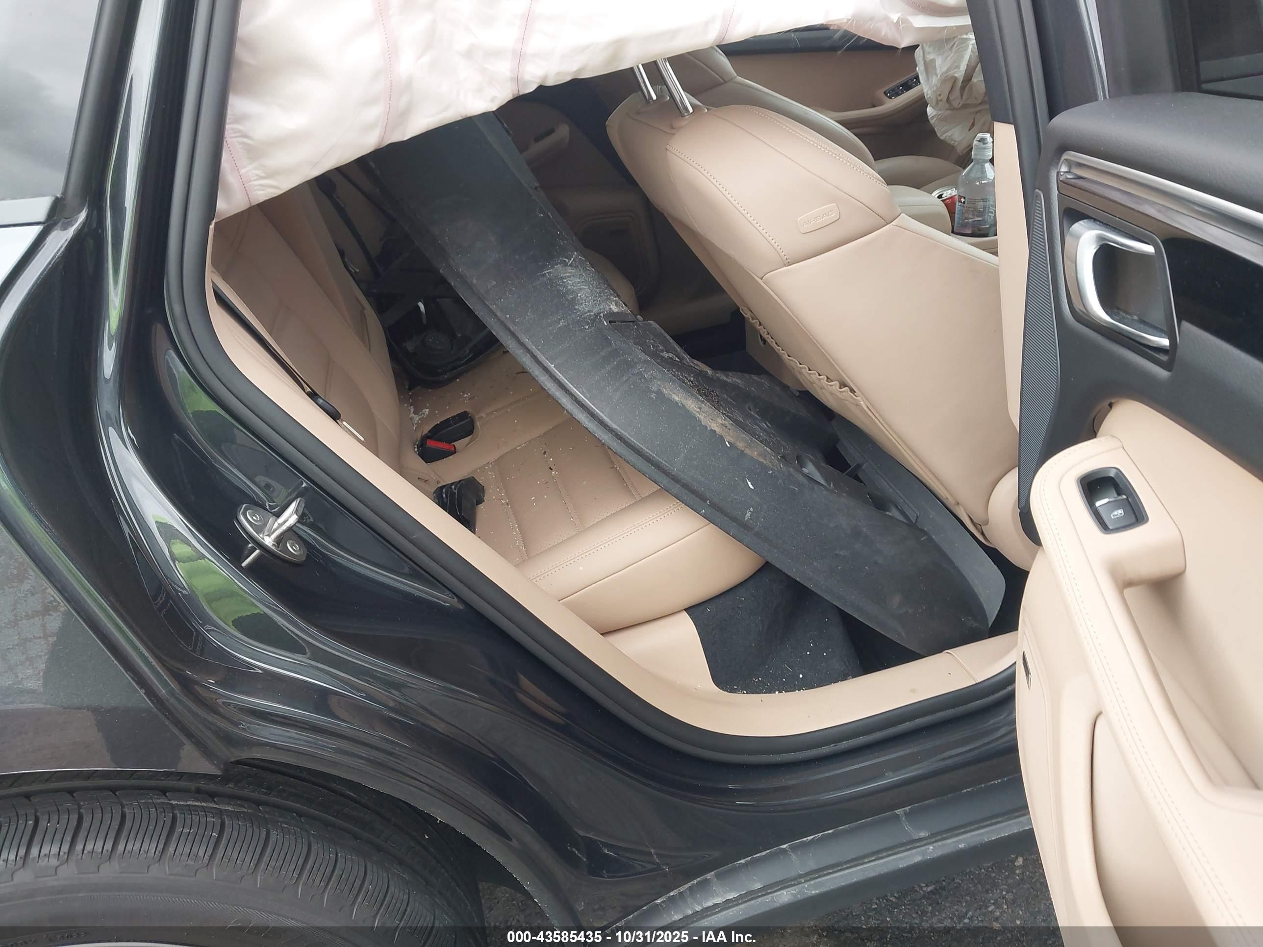 PORSCHE MACAN image 8