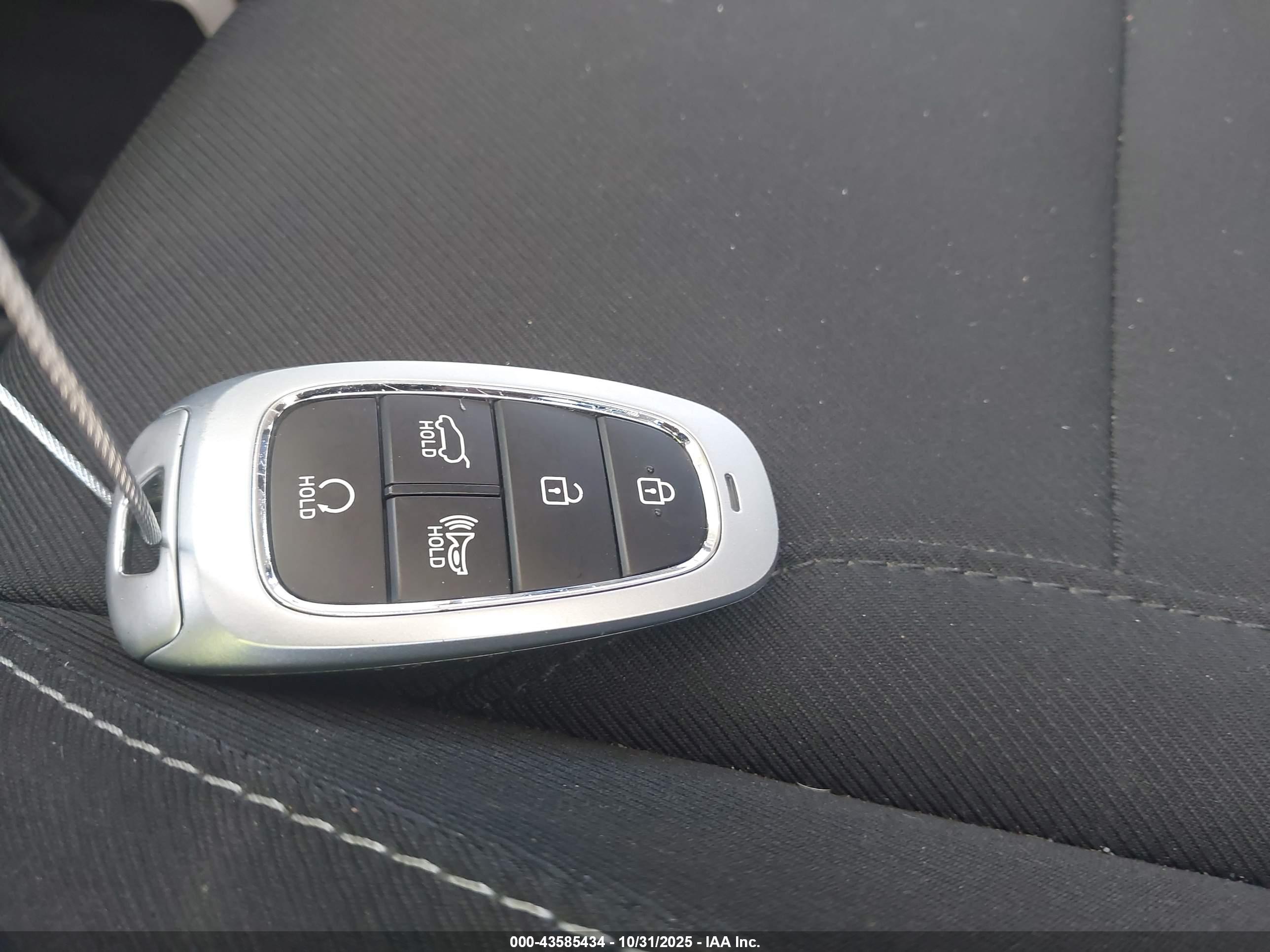 HYUNDAI TUCSON image 11