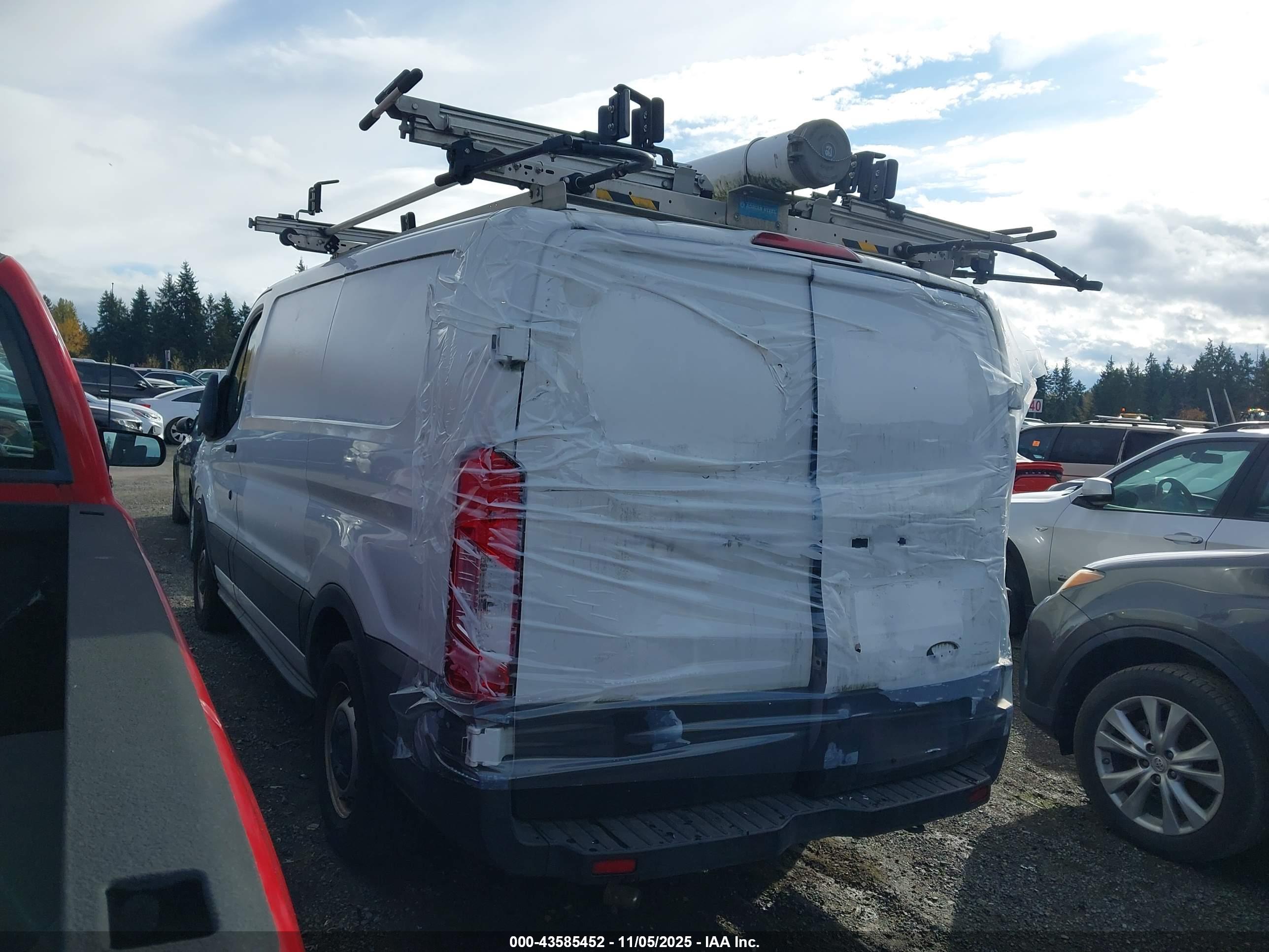 FORD TRANSIT-150 image 3