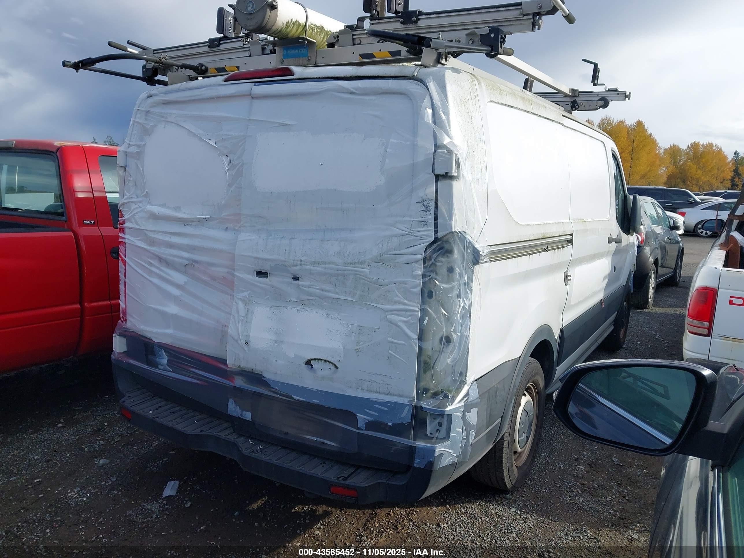 FORD TRANSIT-150 image 4