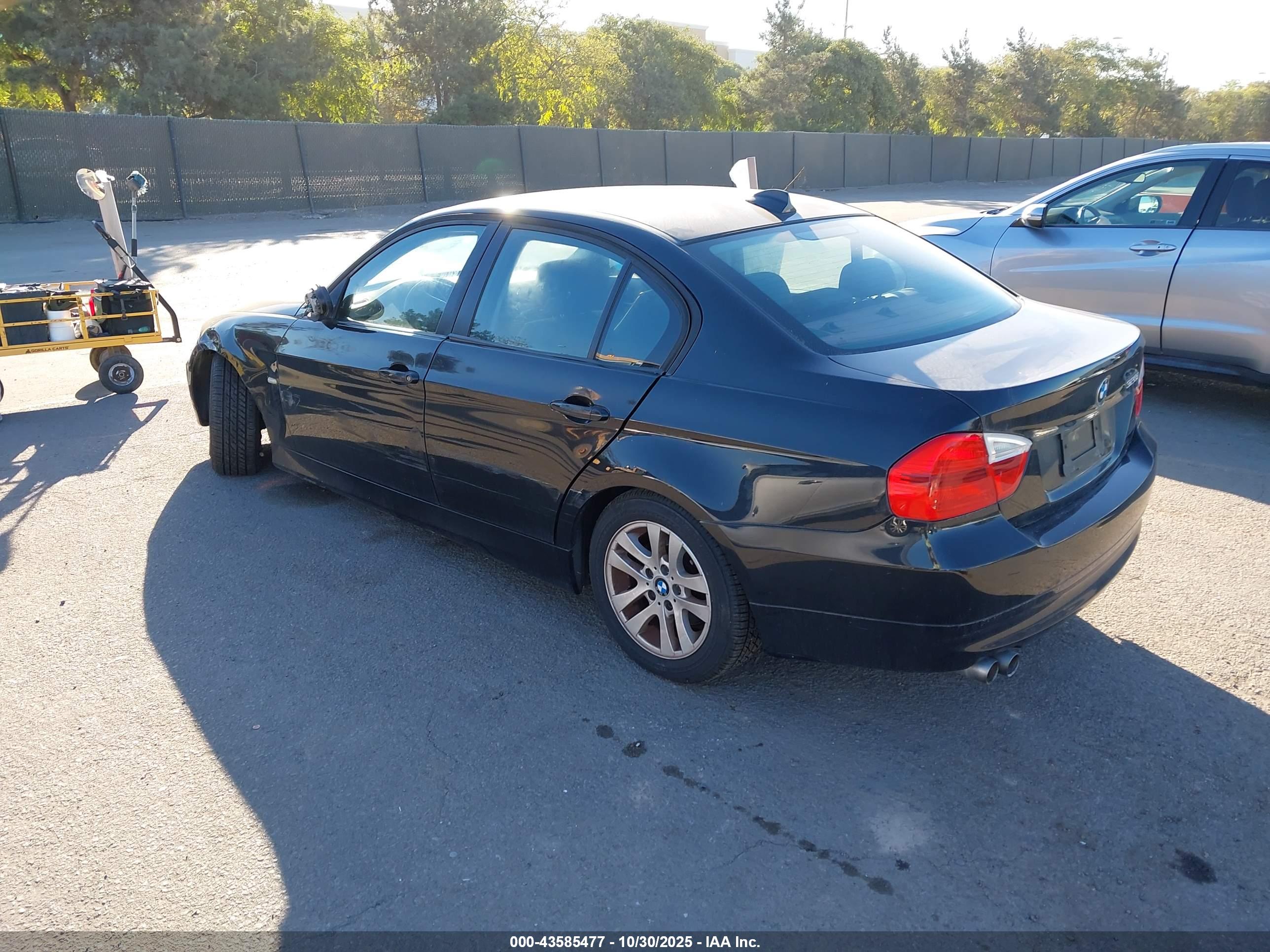 BMW 328I image 3