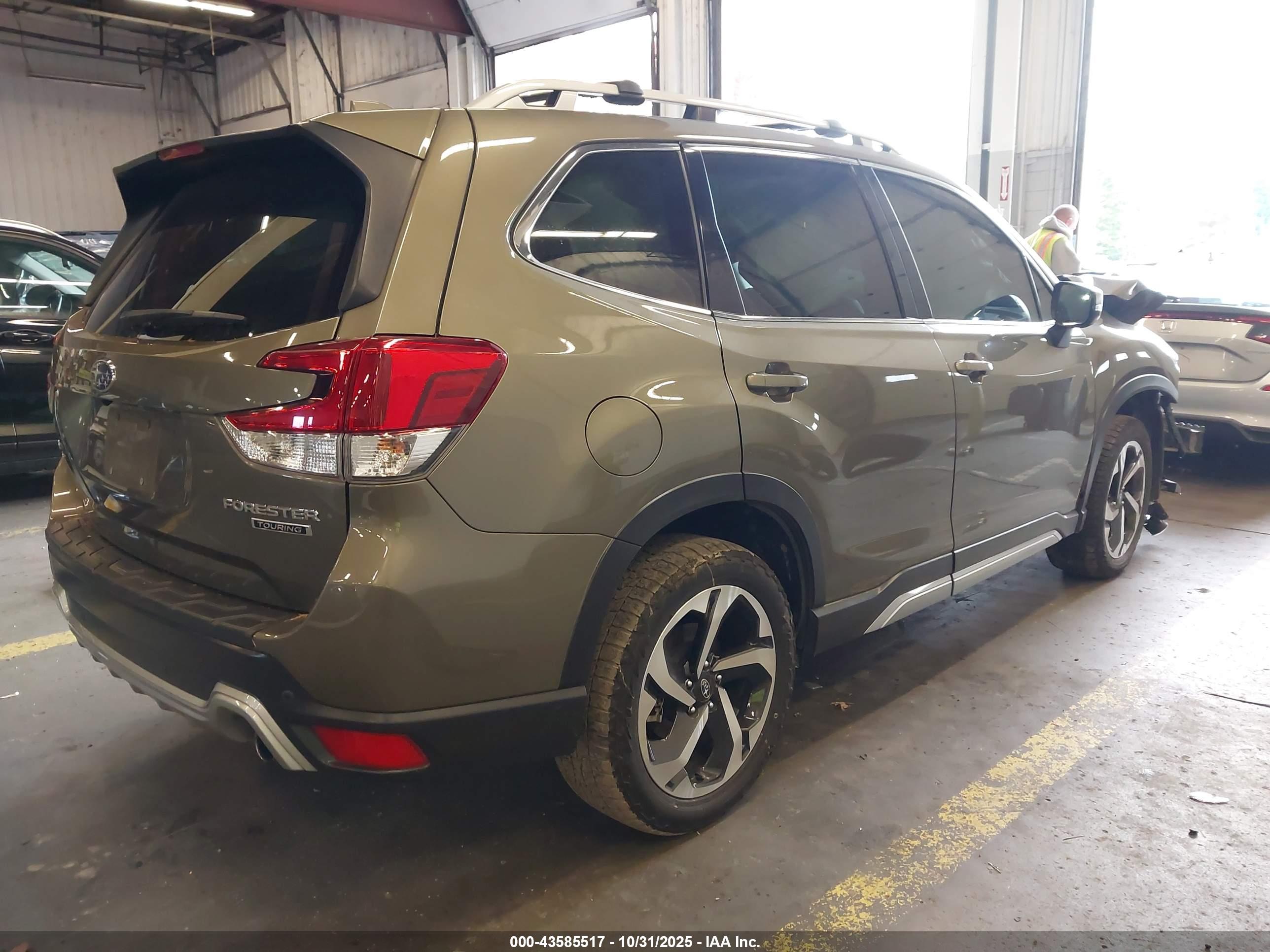 SUBARU FORESTER image 4