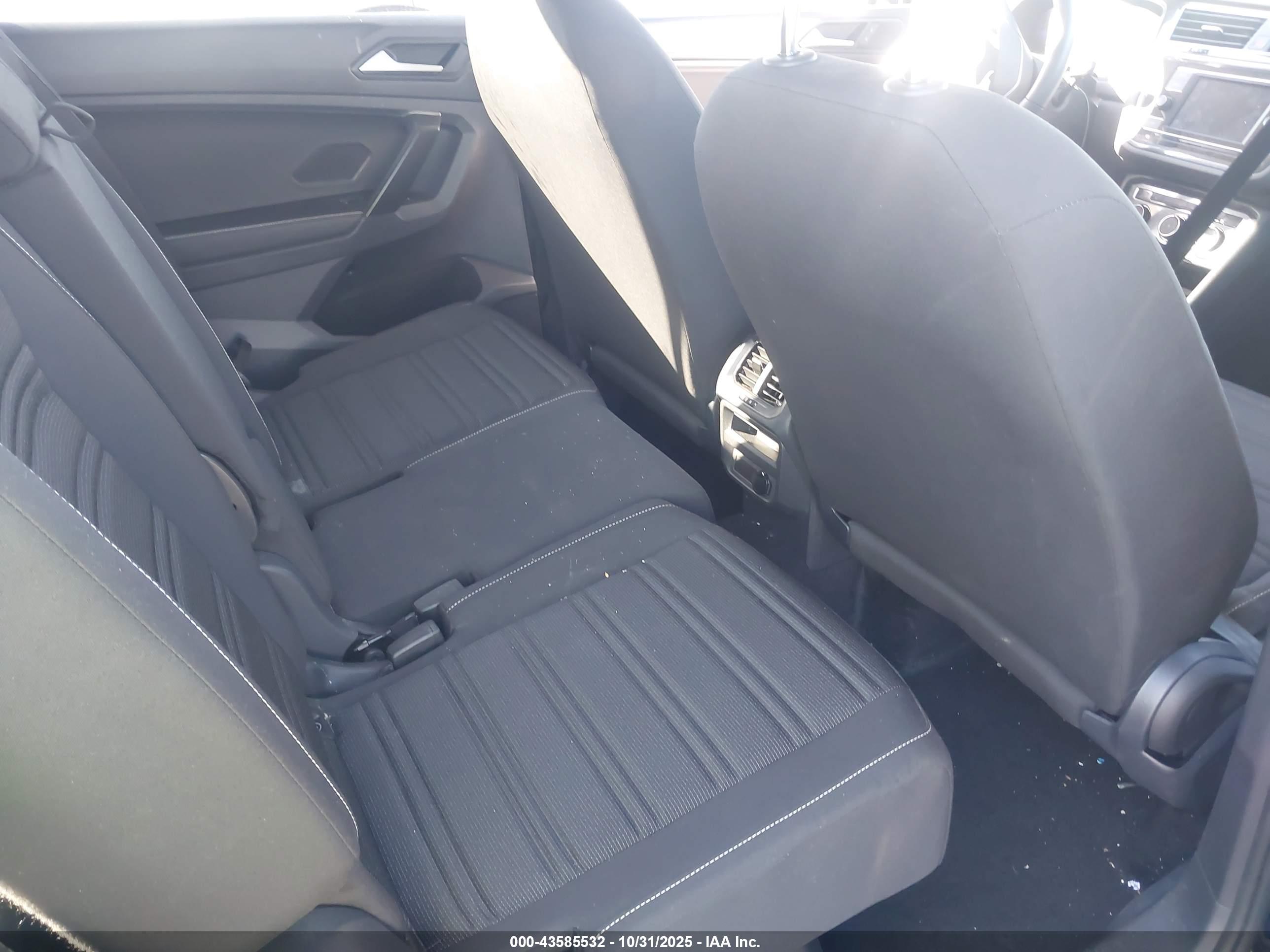 VOLKSWAGEN TIGUAN image 8