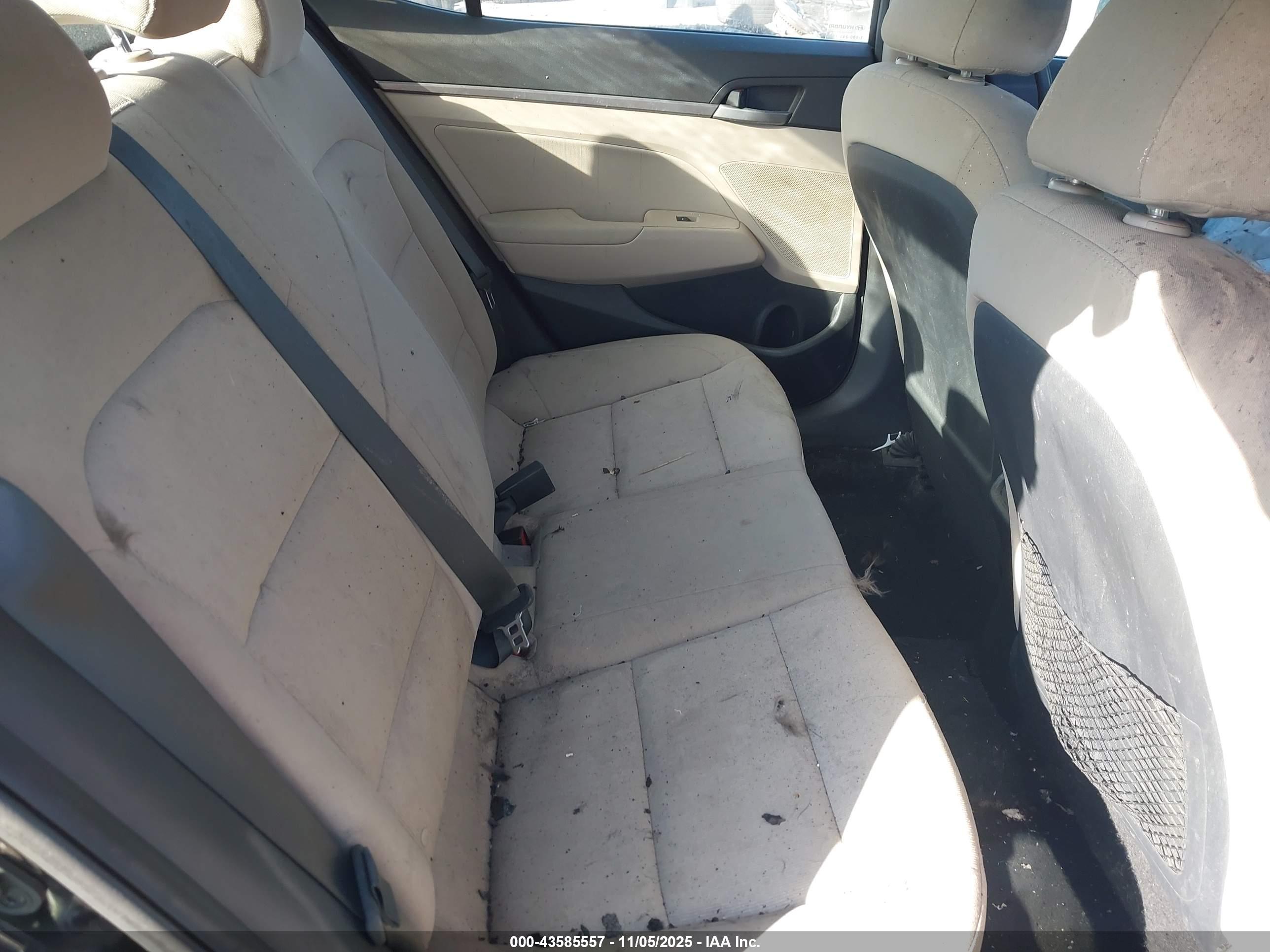 HYUNDAI ELANTRA image 8