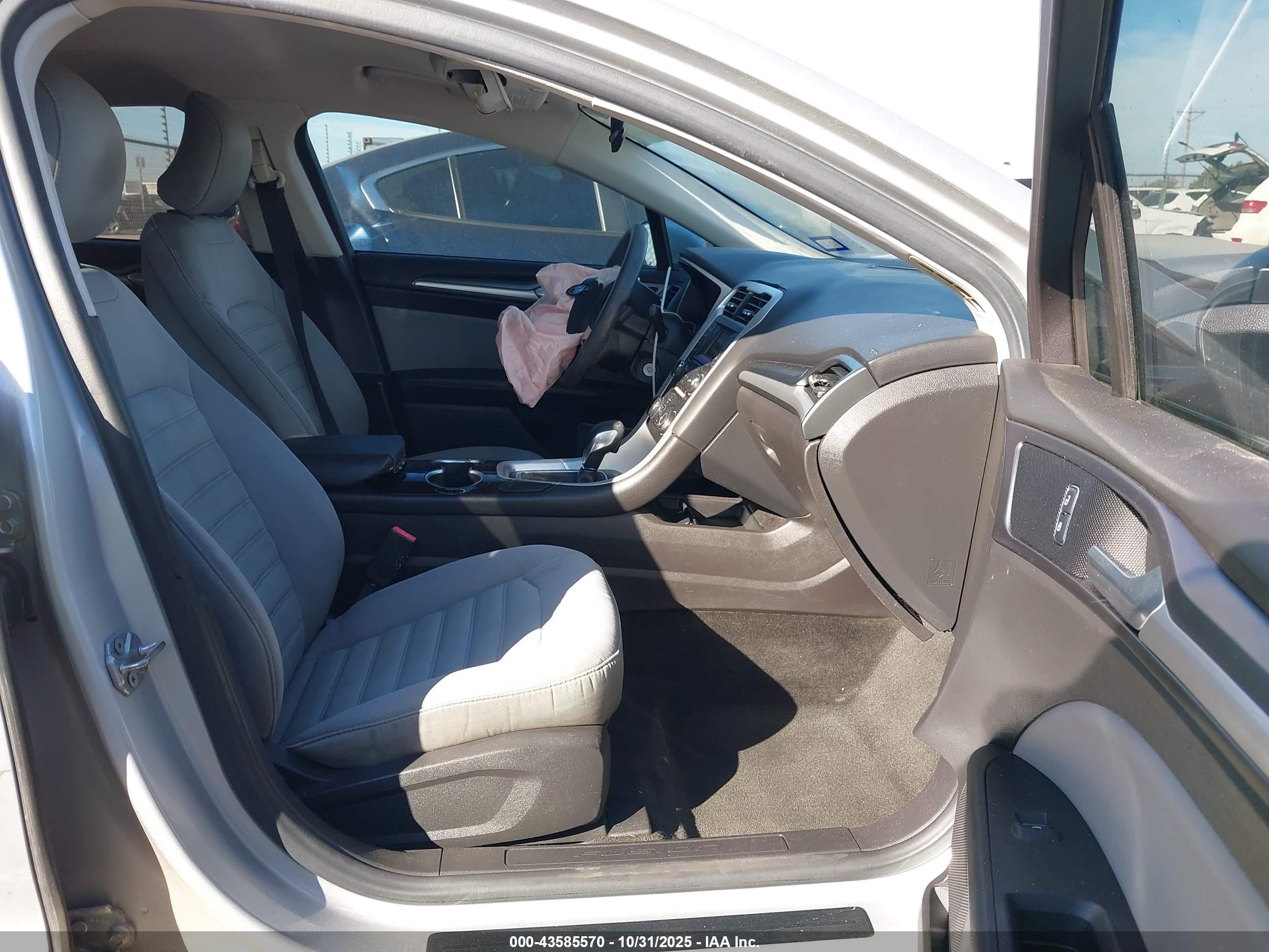 FORD FUSION image 5