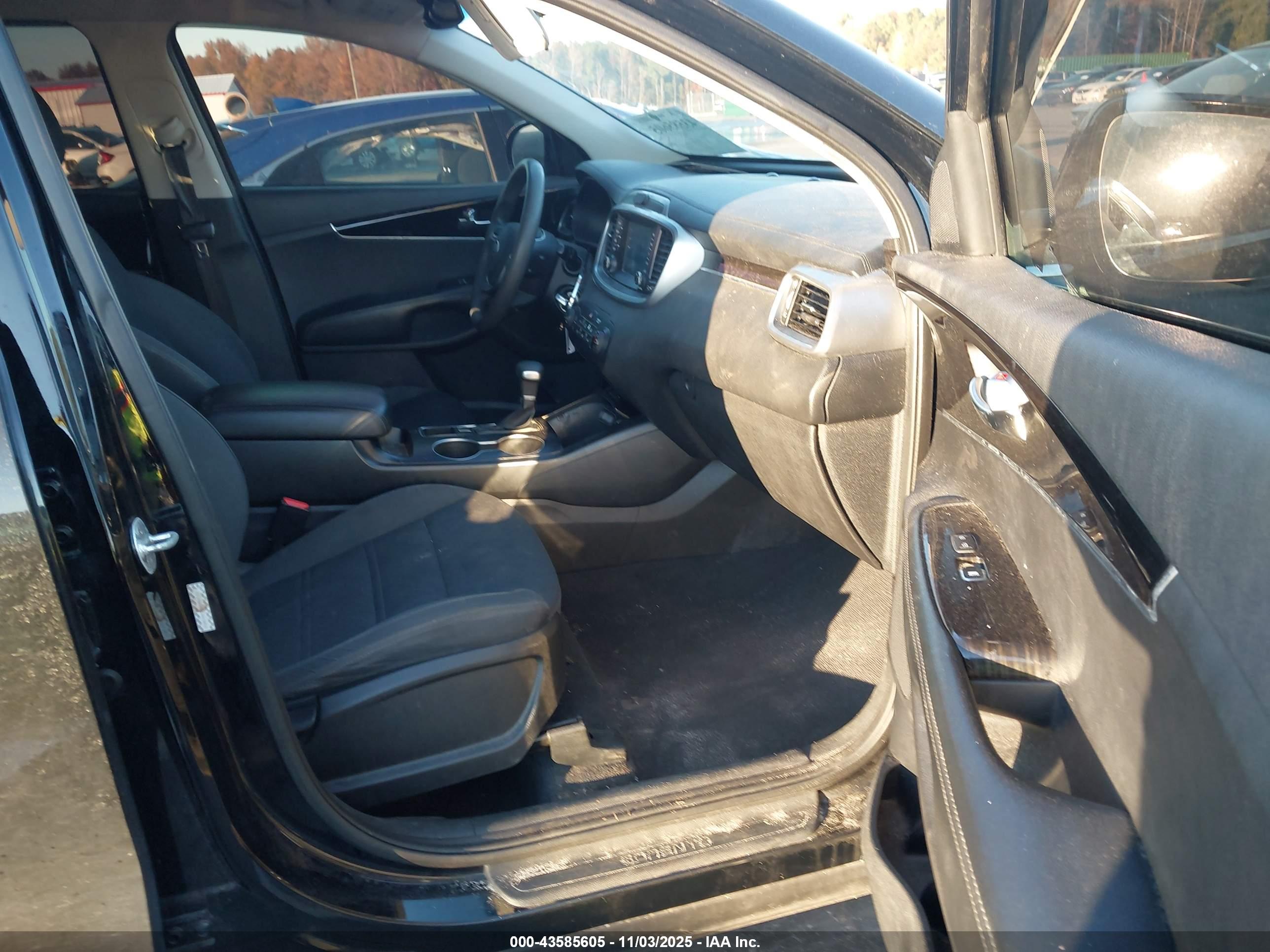 KIA SORENTO image 5
