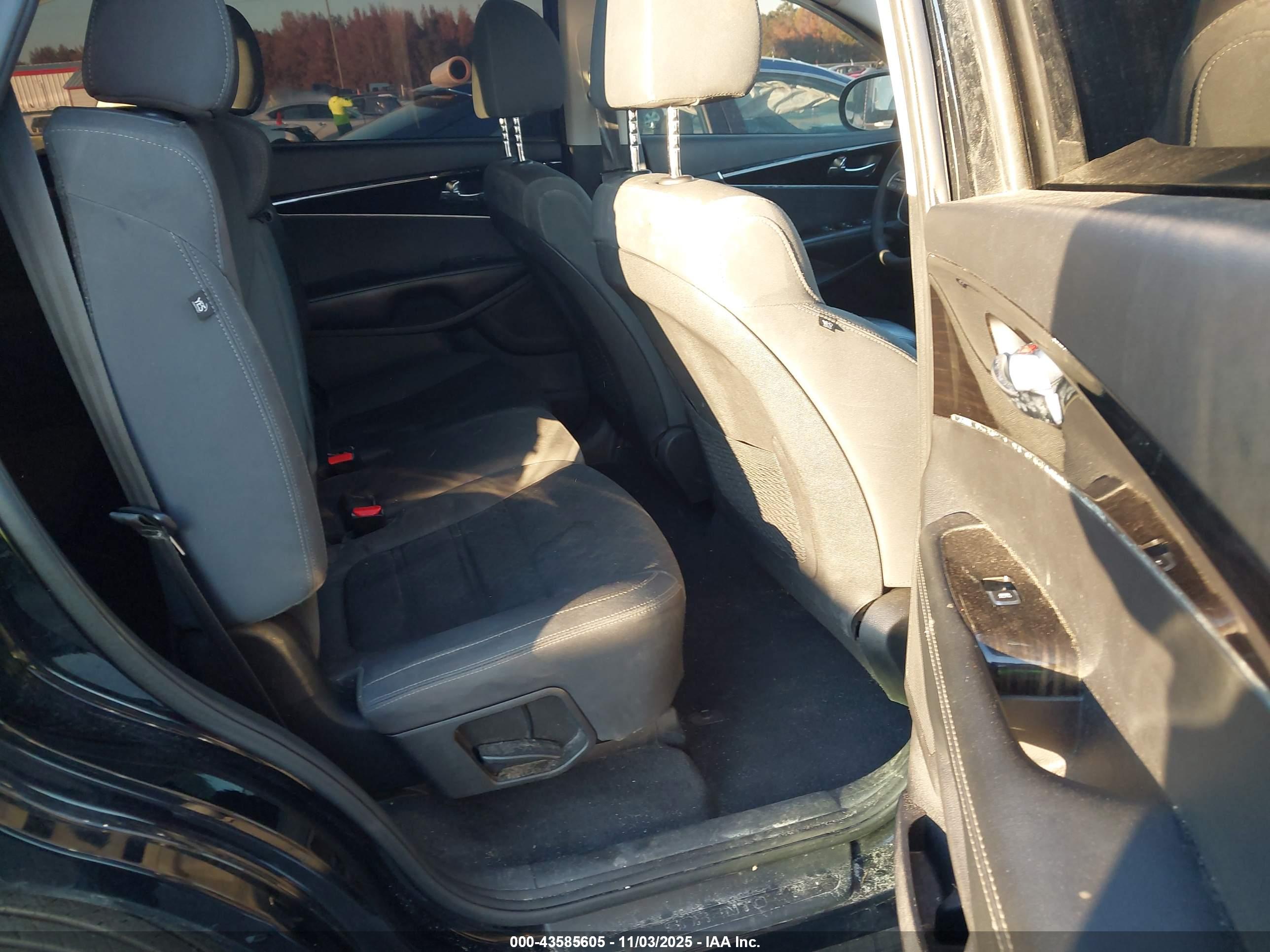 KIA SORENTO image 8