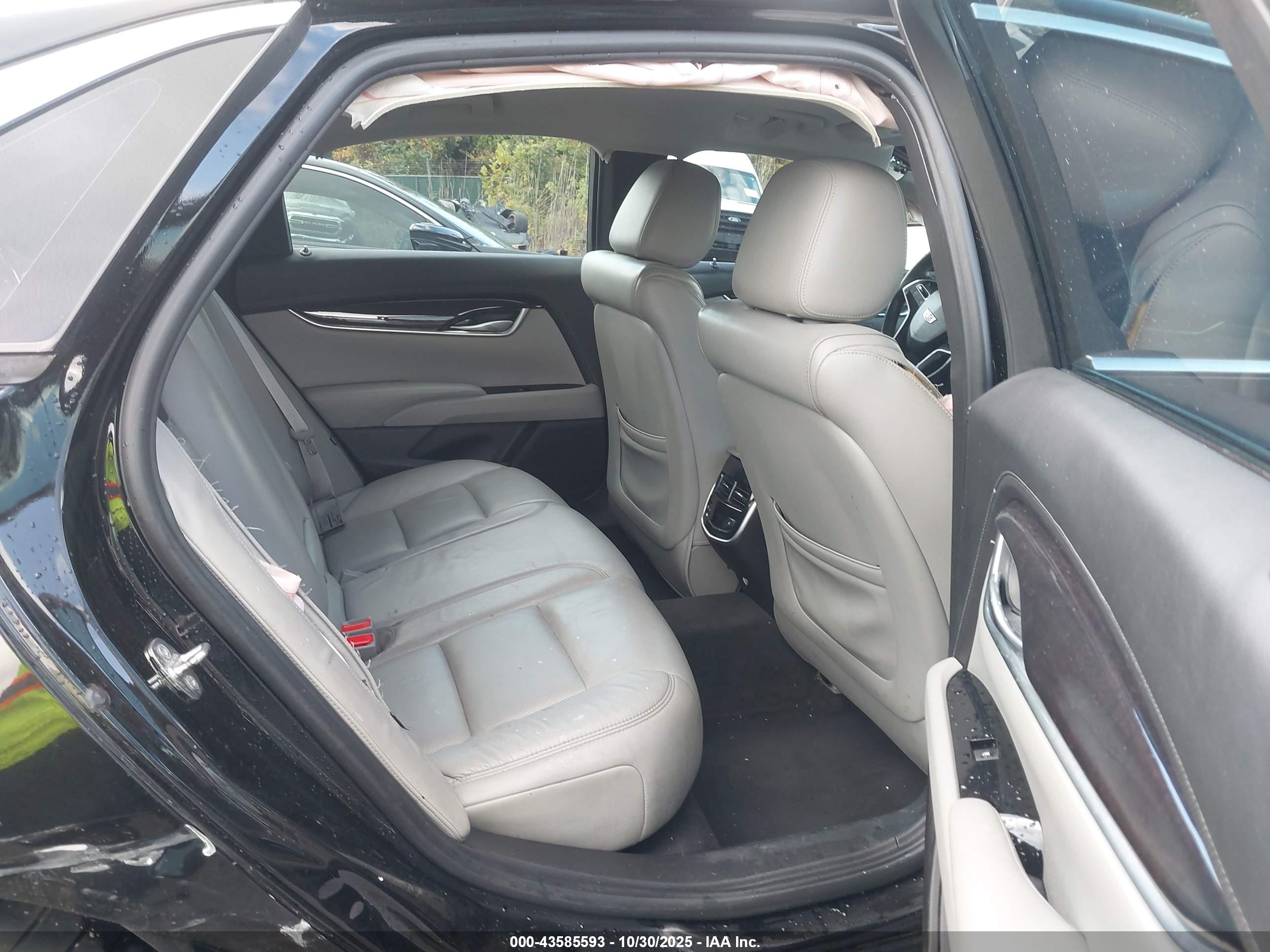 CADILLAC XTS image 8