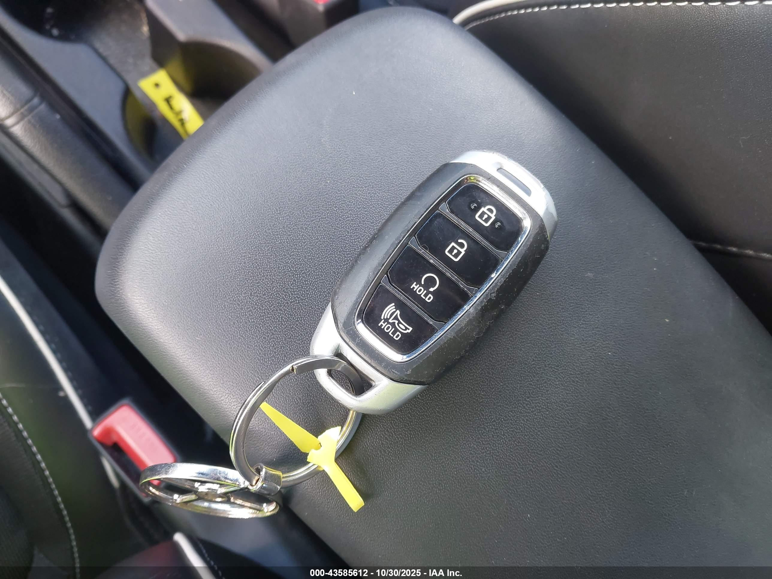 HYUNDAI VENUE image 11