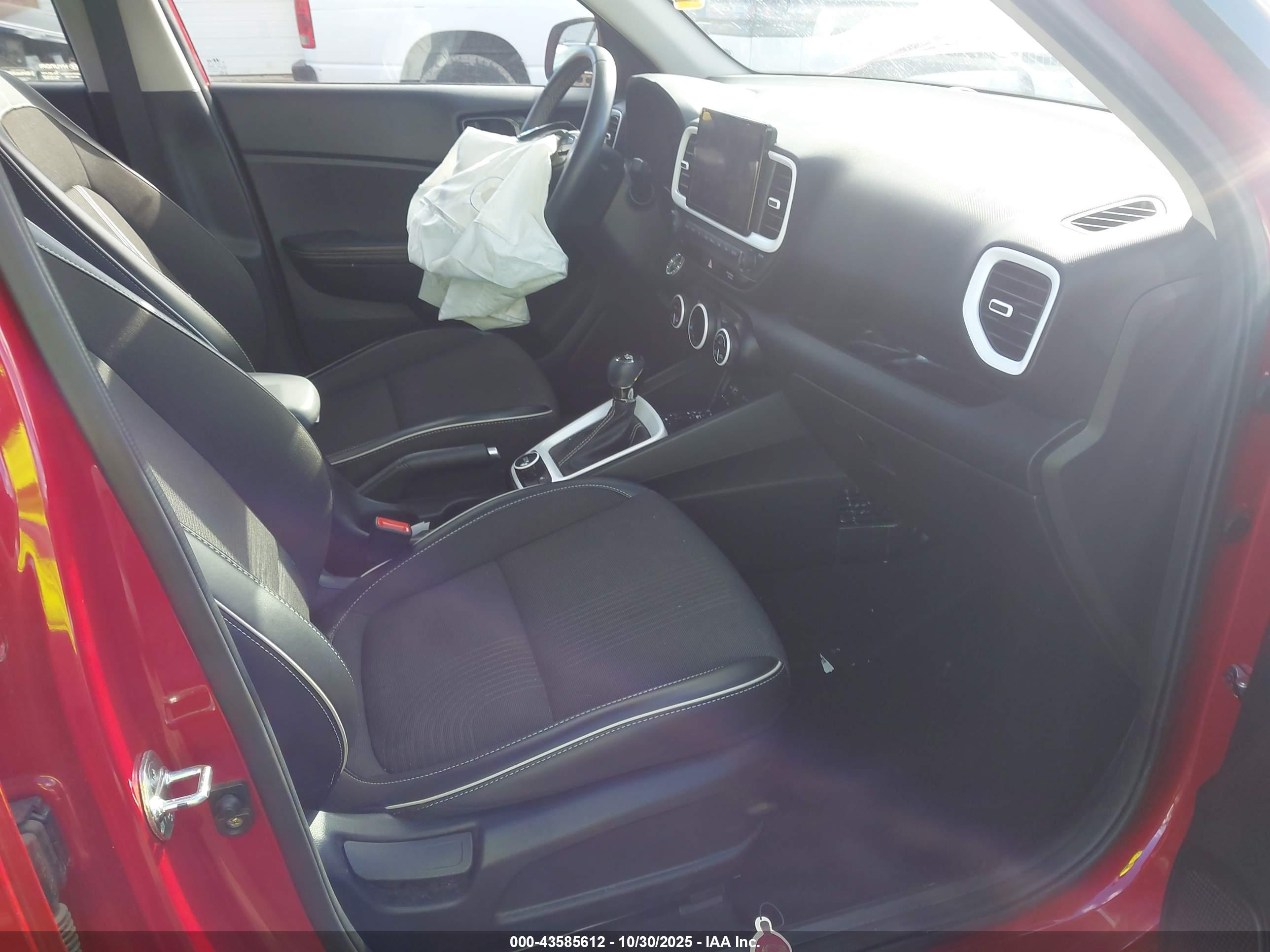HYUNDAI VENUE image 5