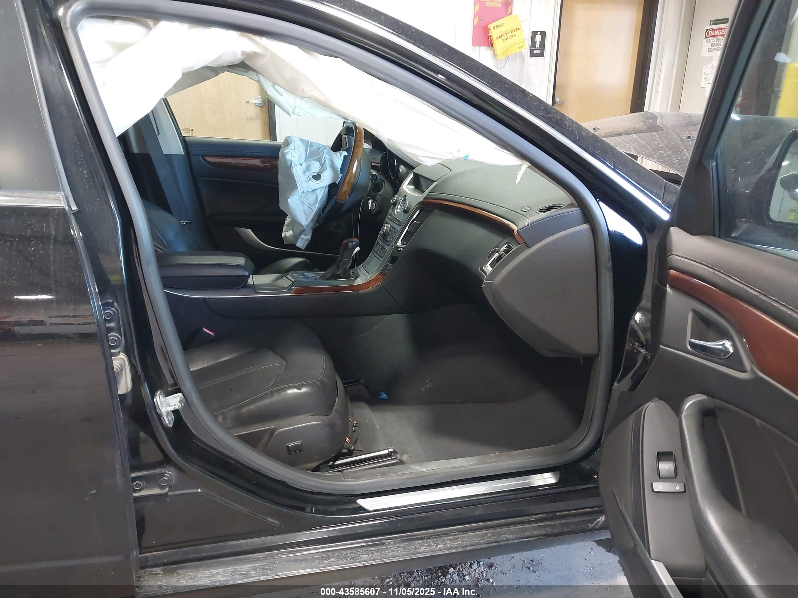 CADILLAC CTS image 5