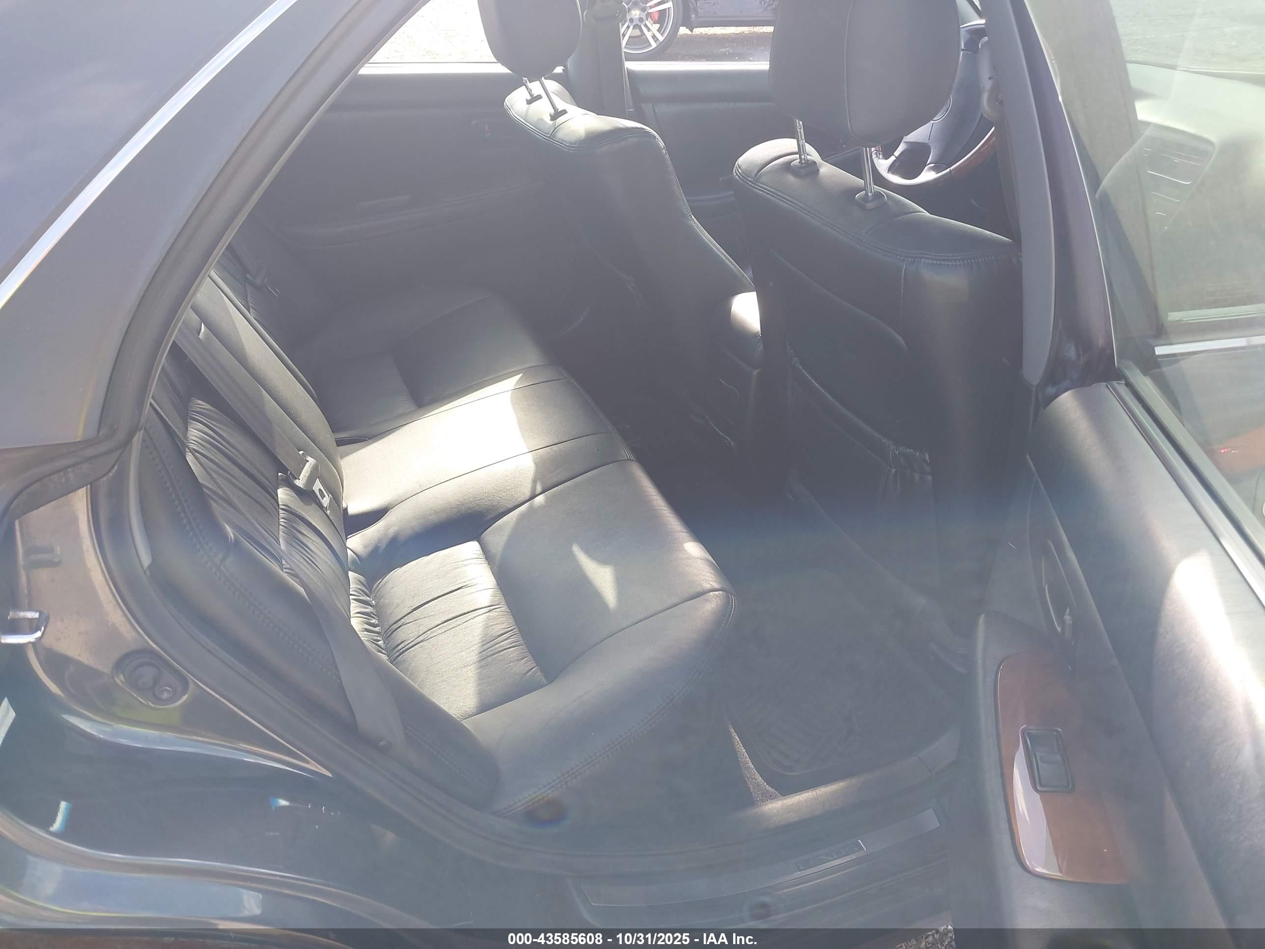LEXUS ES image 8