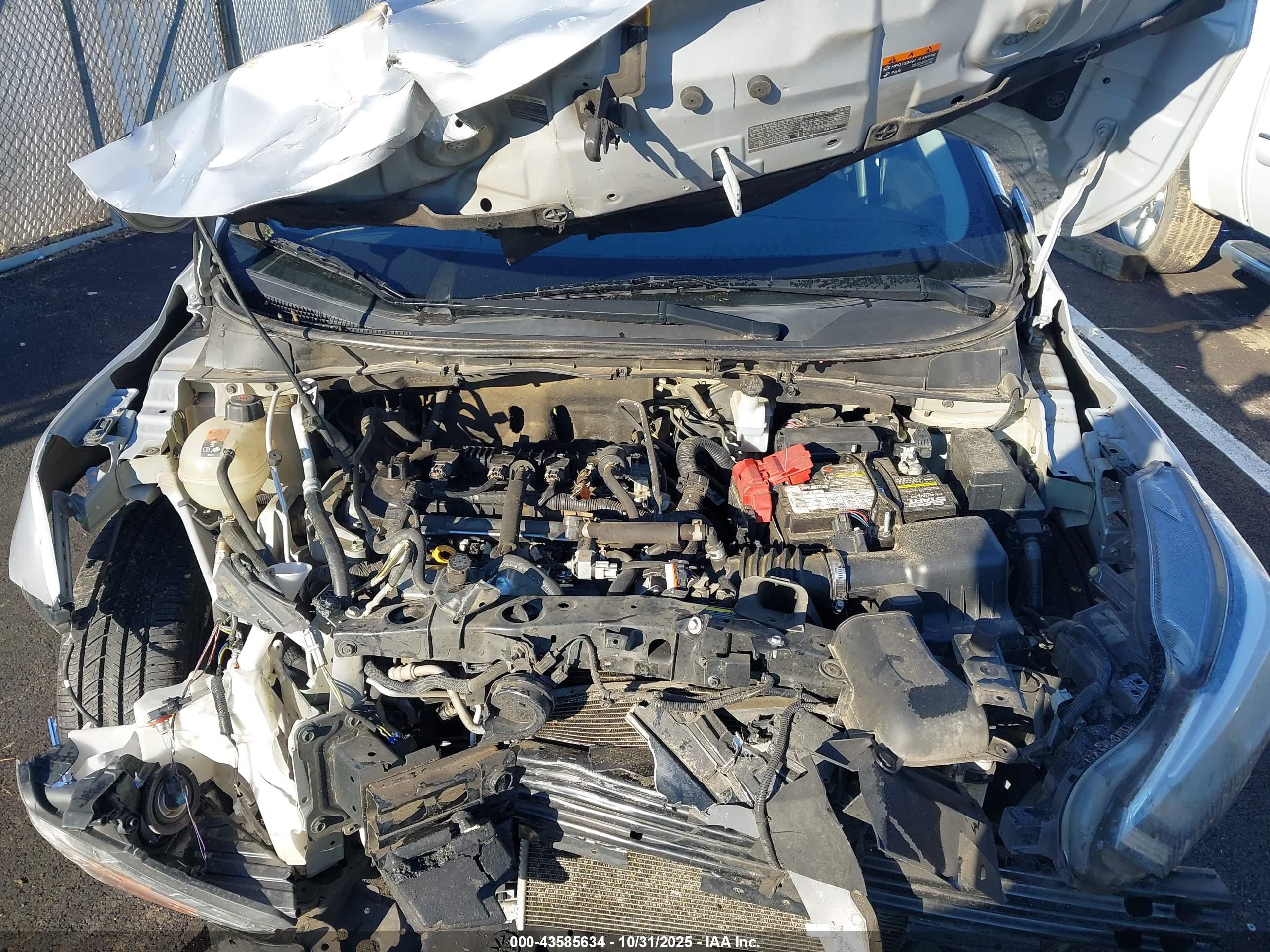 NISSAN VERSA image 10
