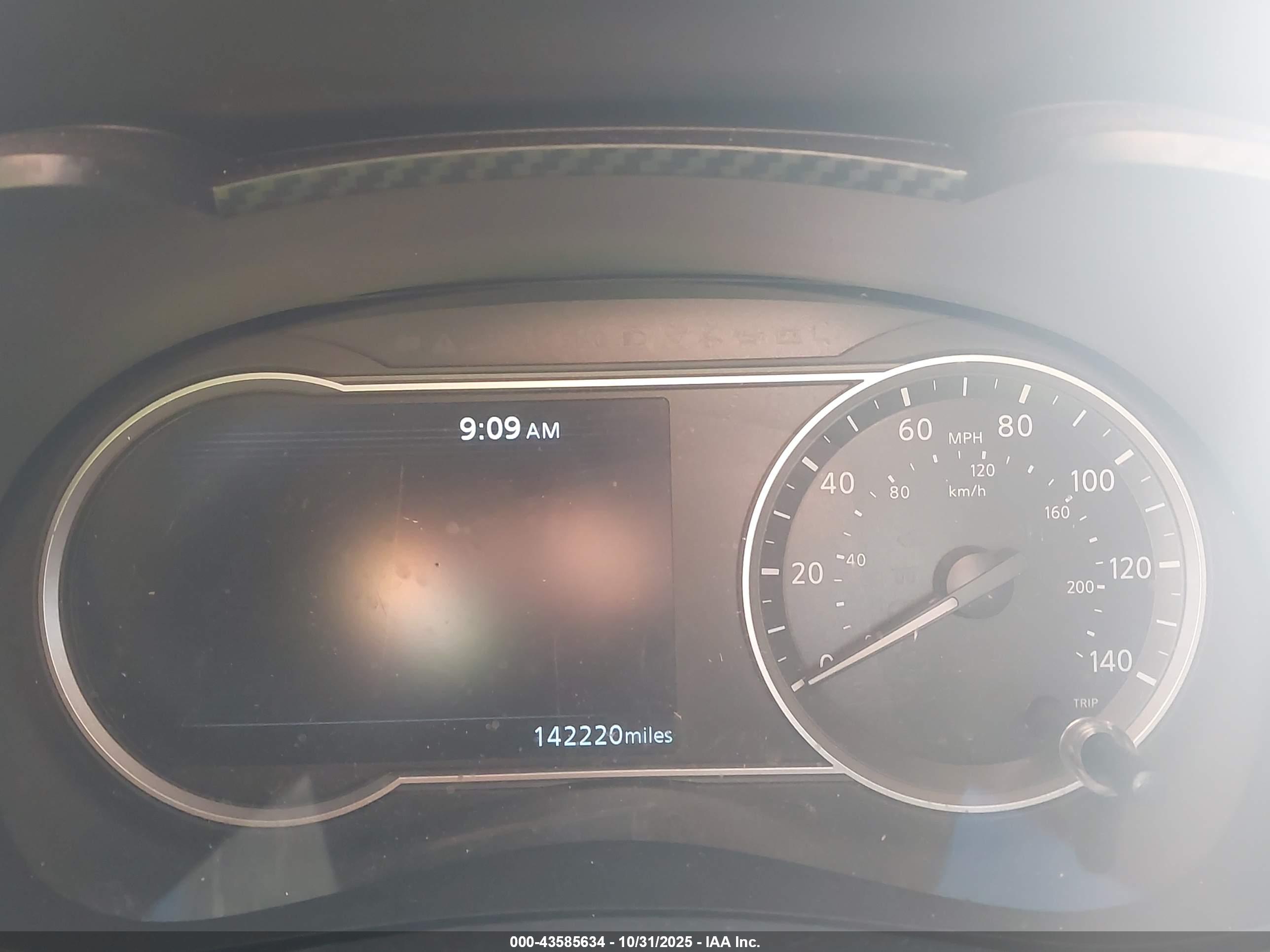 NISSAN VERSA image 7