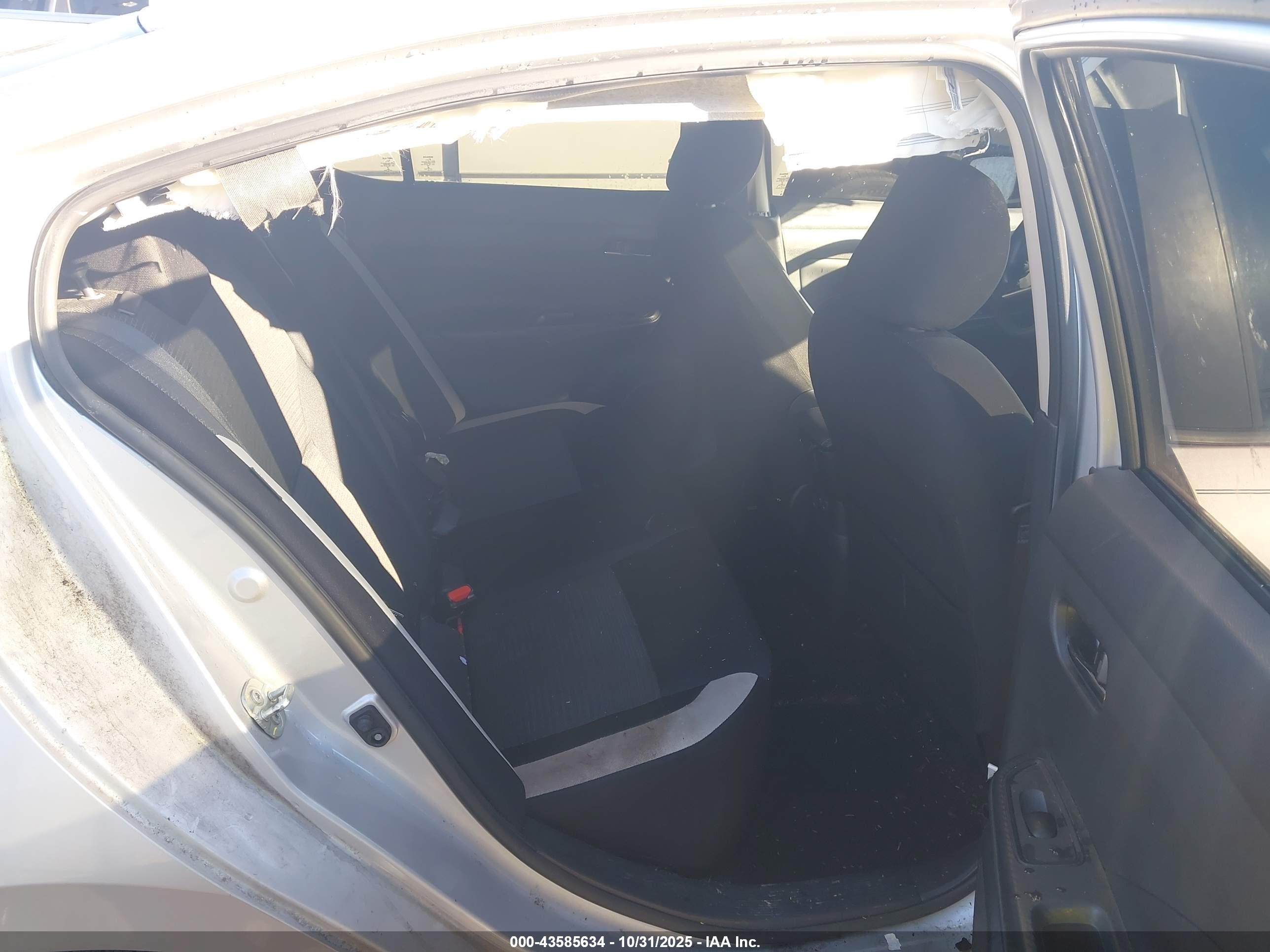 NISSAN VERSA image 8