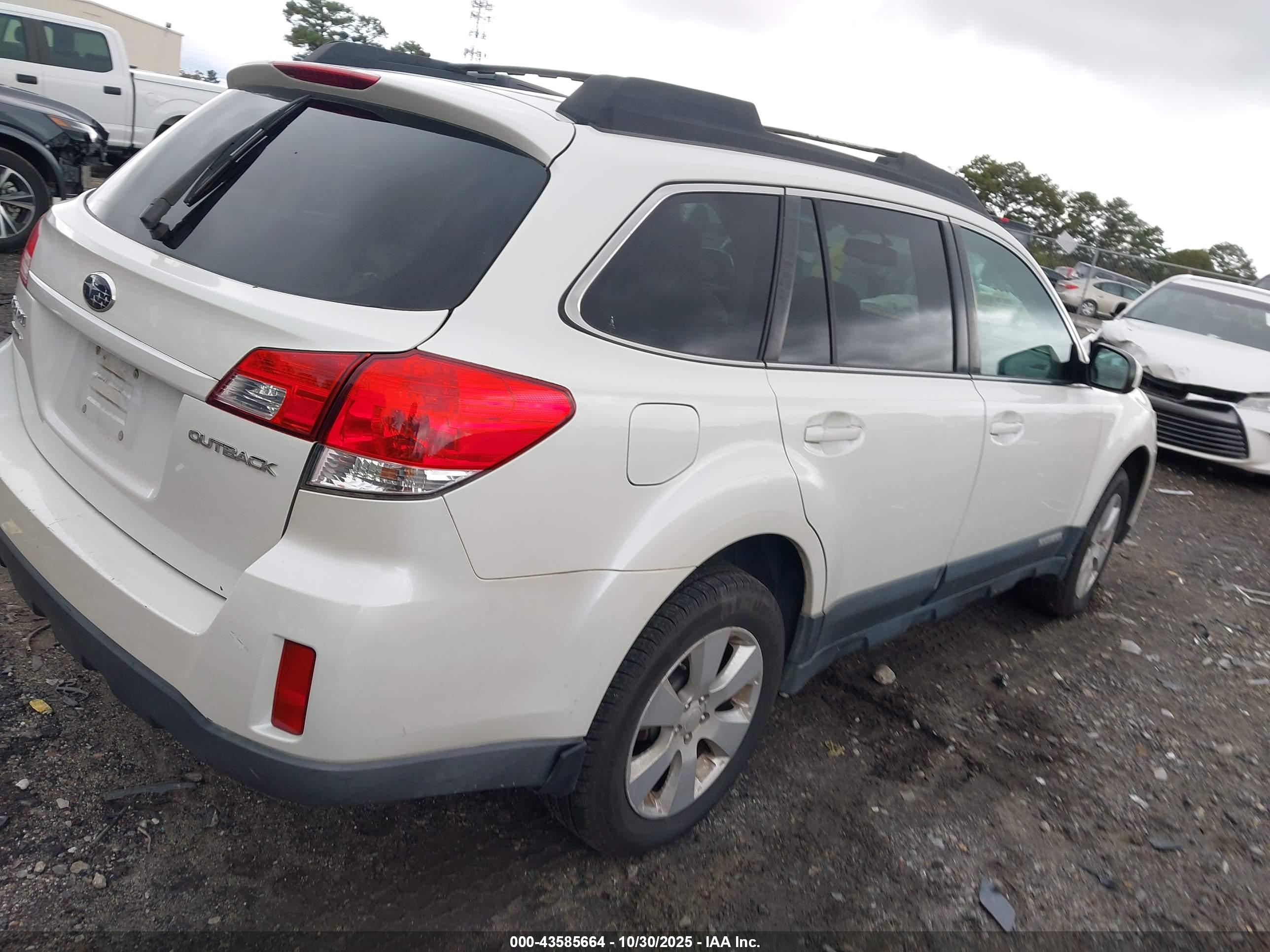 SUBARU OUTBACK image 4