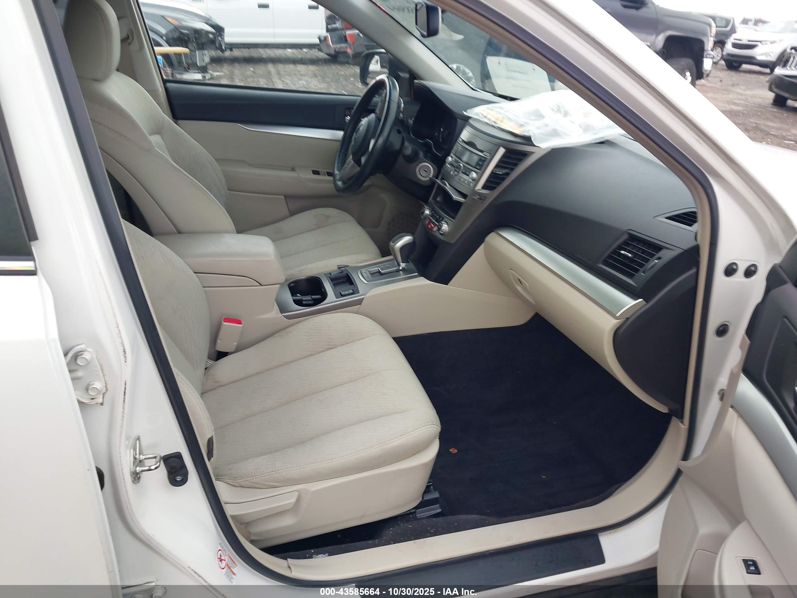 SUBARU OUTBACK image 5