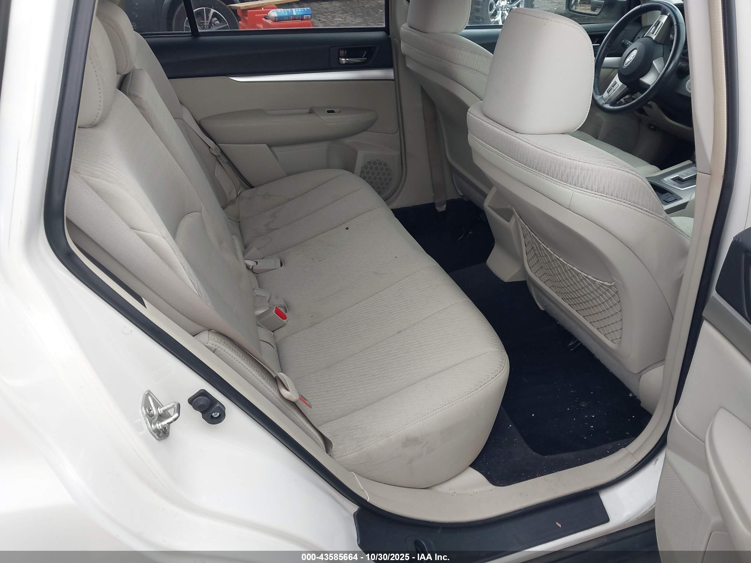 SUBARU OUTBACK image 8