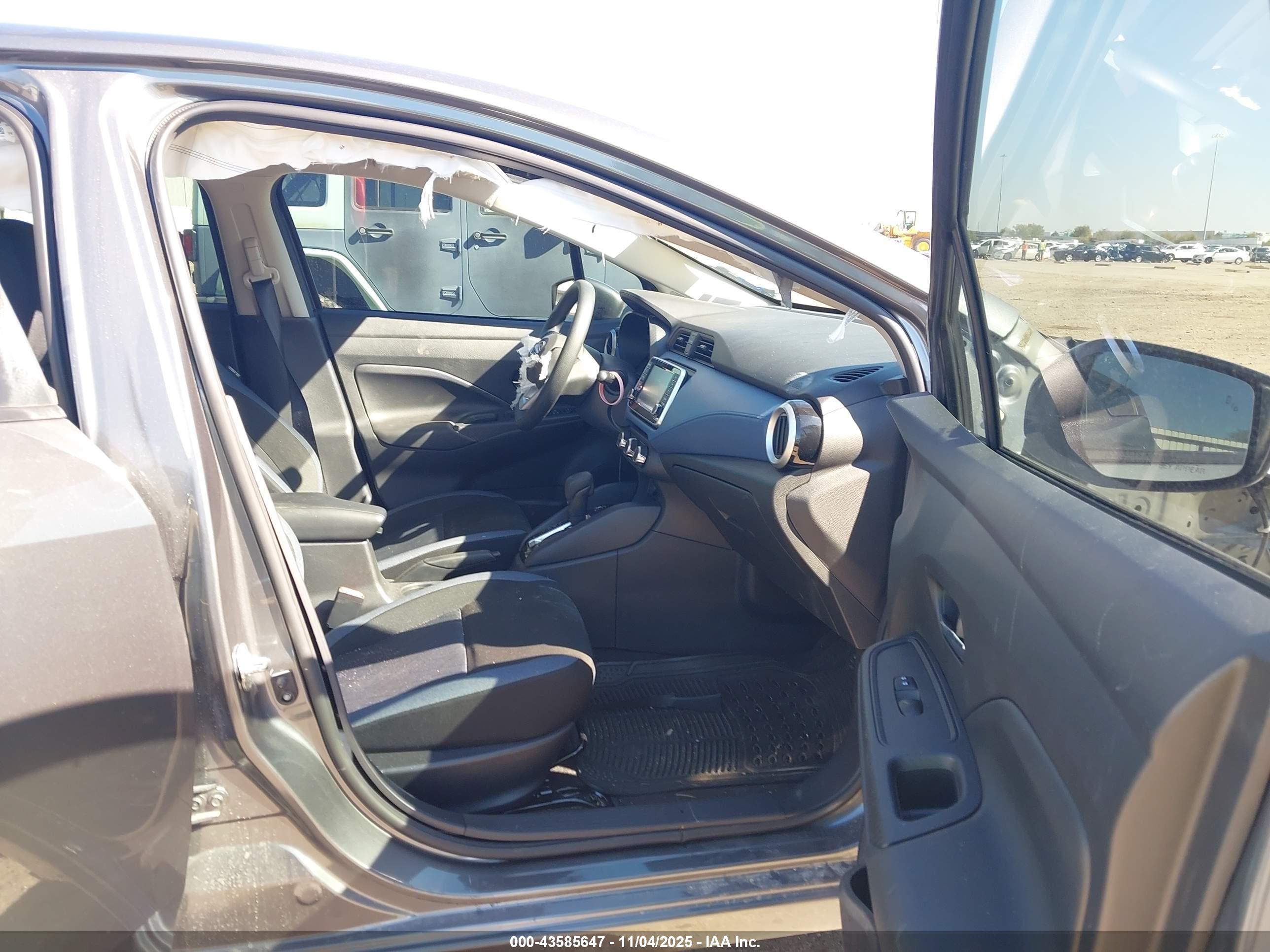 NISSAN VERSA image 5
