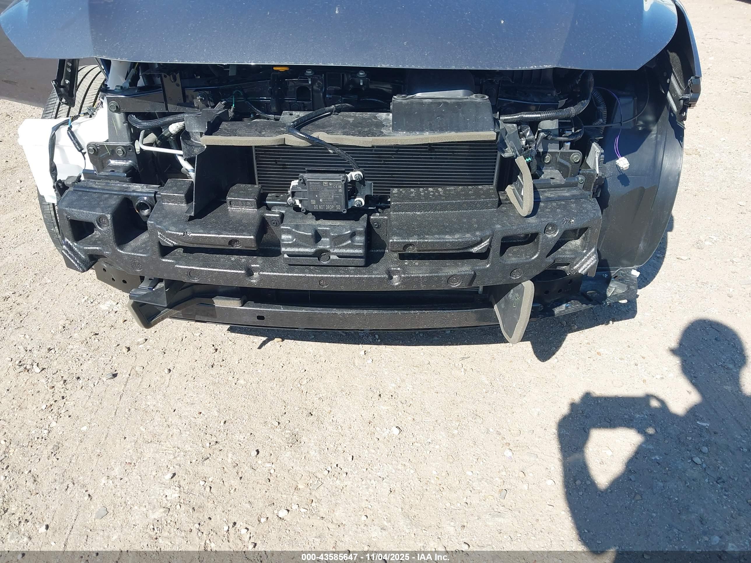 NISSAN VERSA image 6