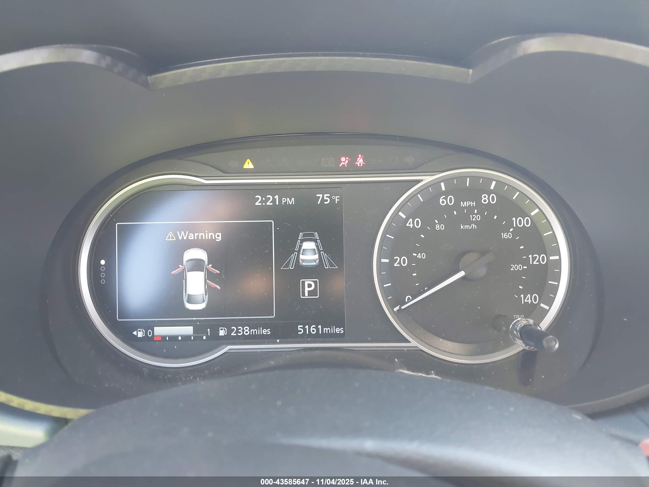 NISSAN VERSA image 7