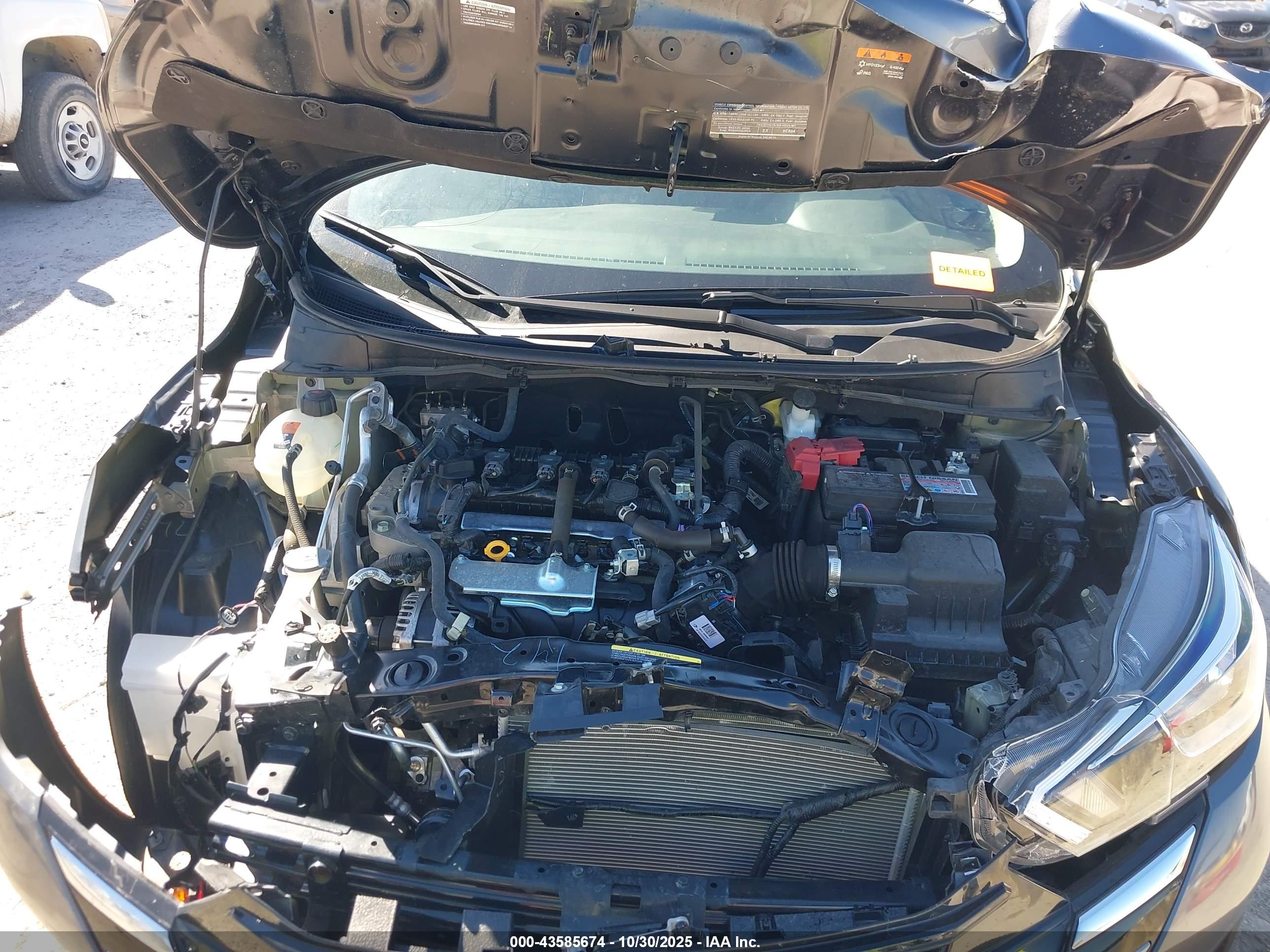 NISSAN VERSA image 10