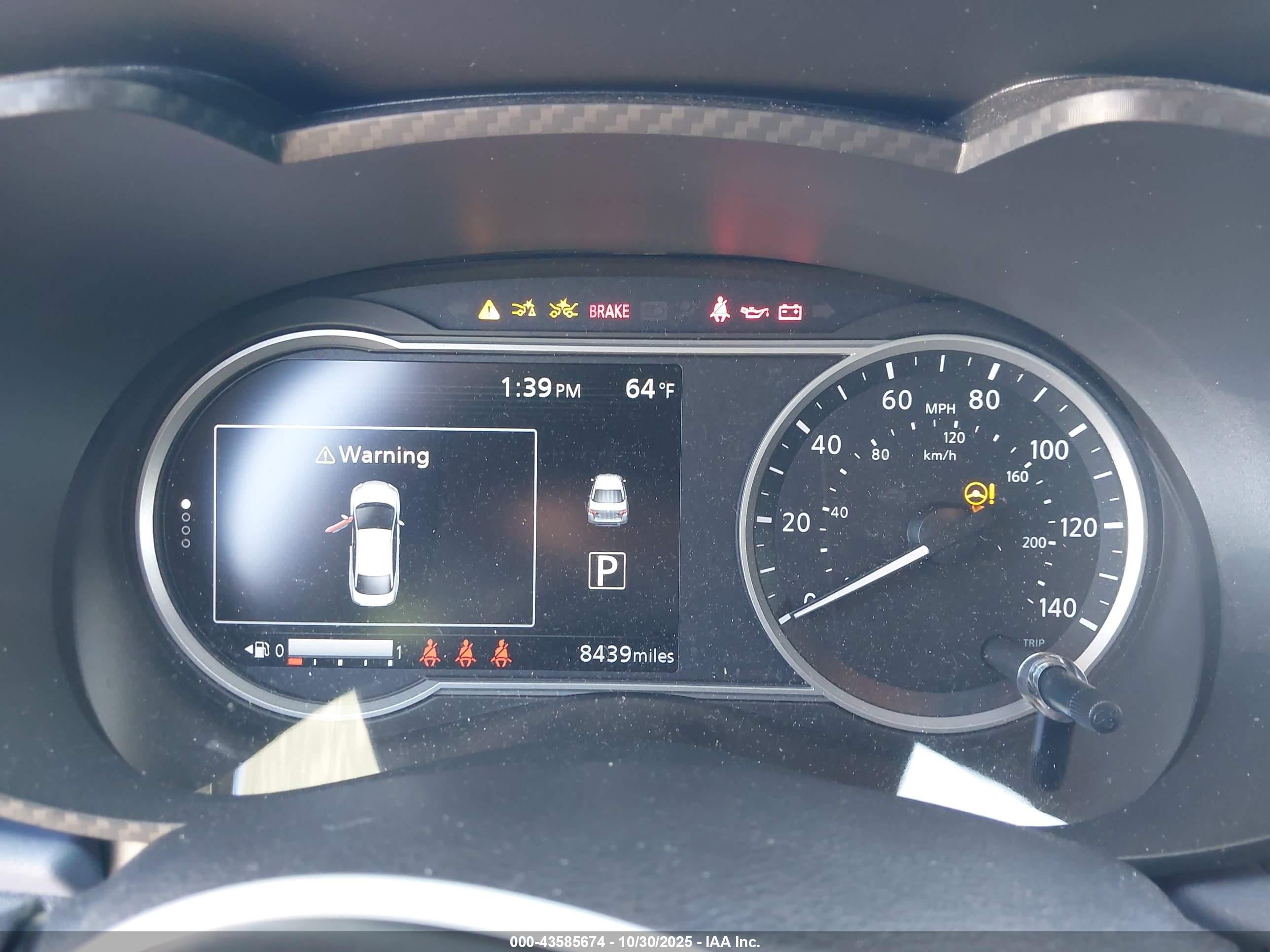 NISSAN VERSA image 7