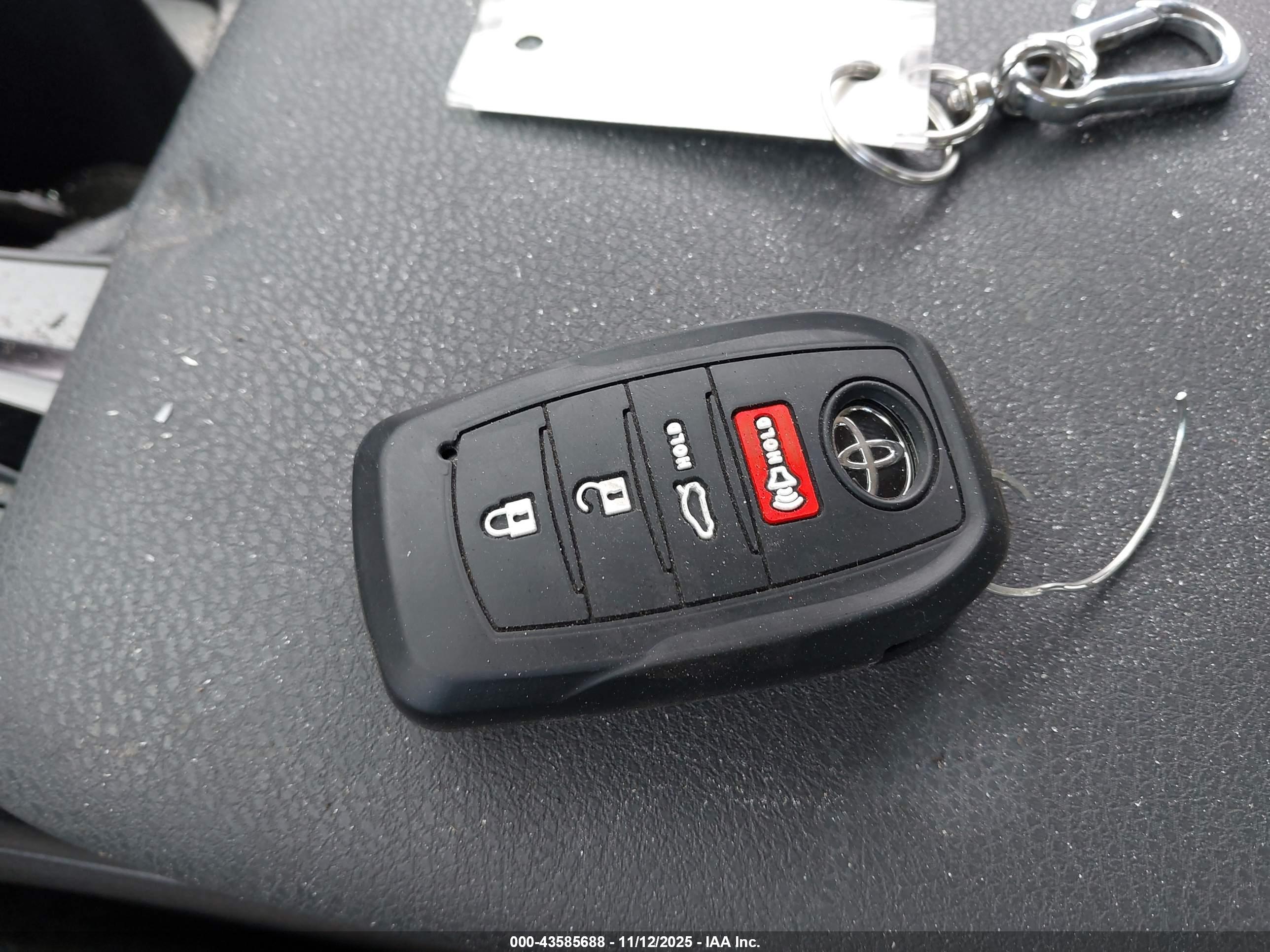 TOYOTA CAMRY image 11