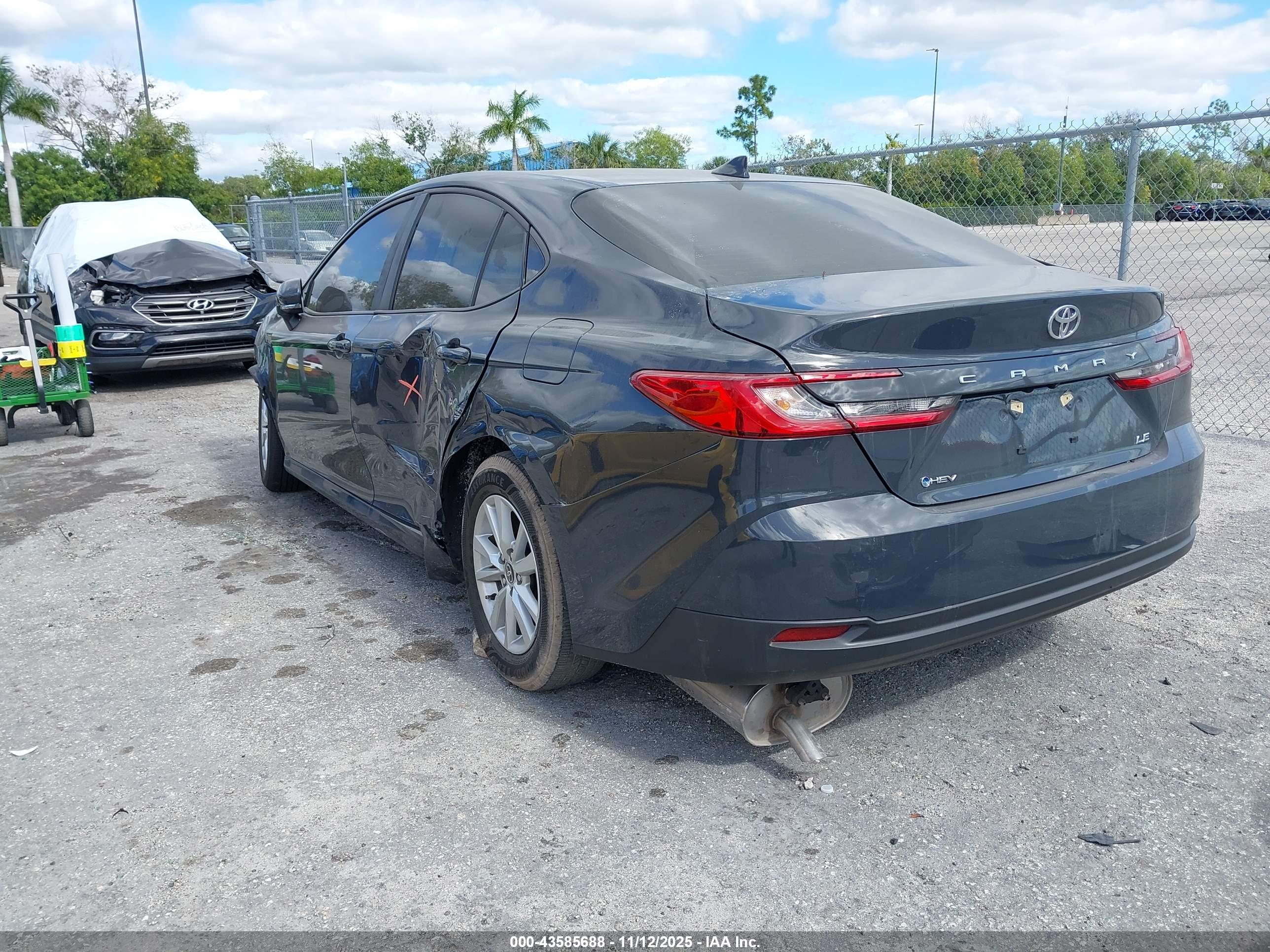 TOYOTA CAMRY image 3