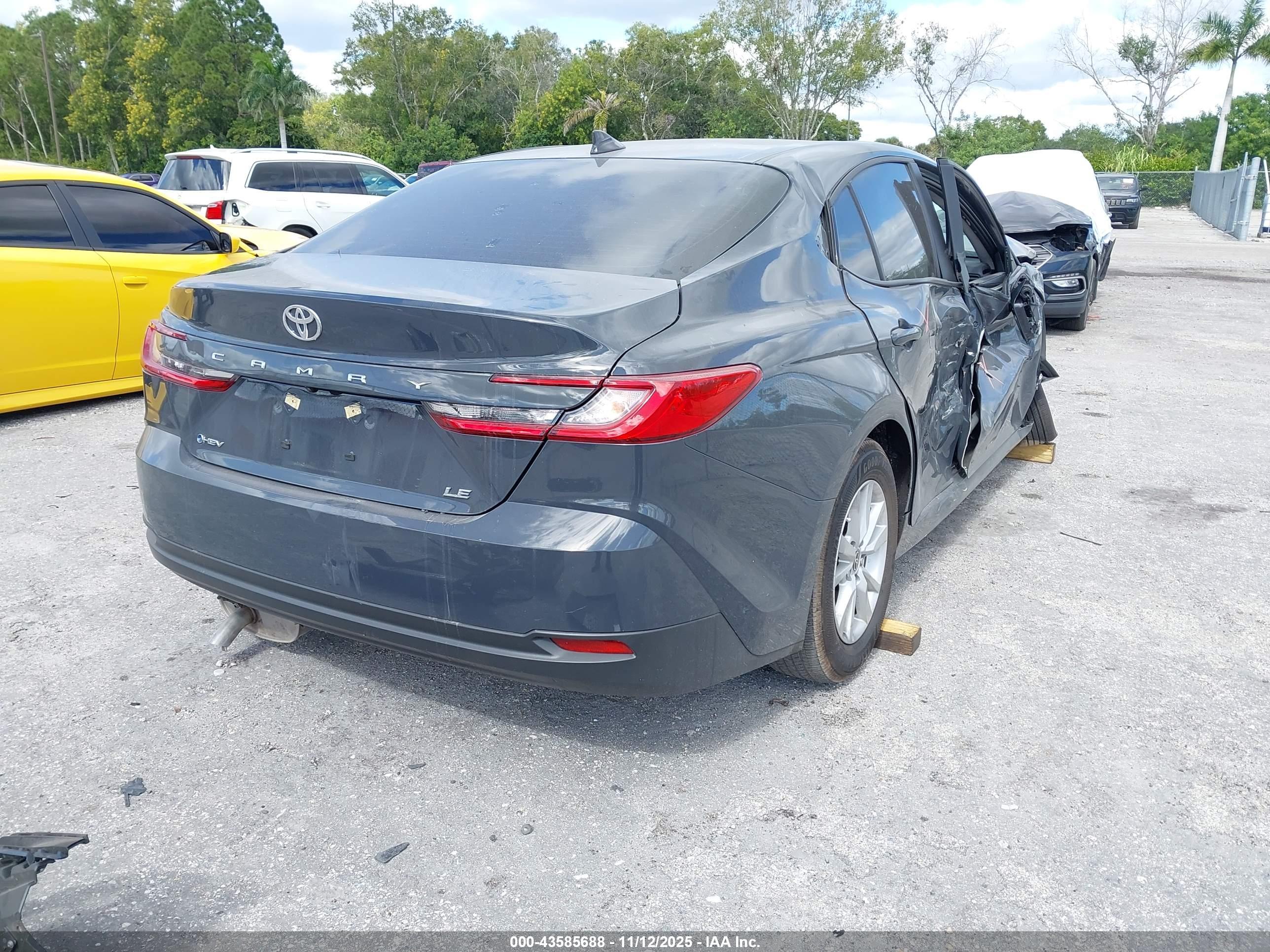 TOYOTA CAMRY image 4