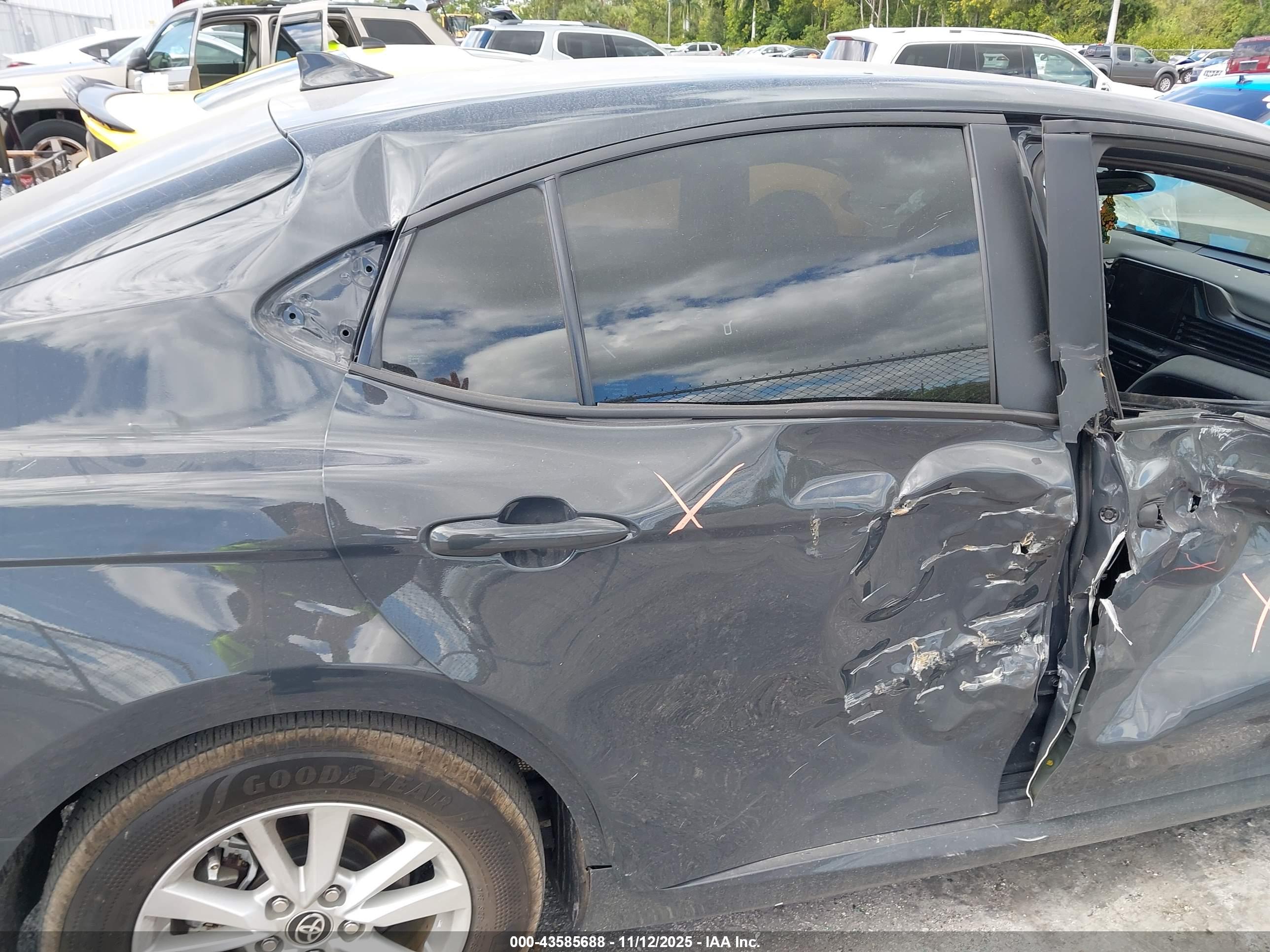 TOYOTA CAMRY image 8