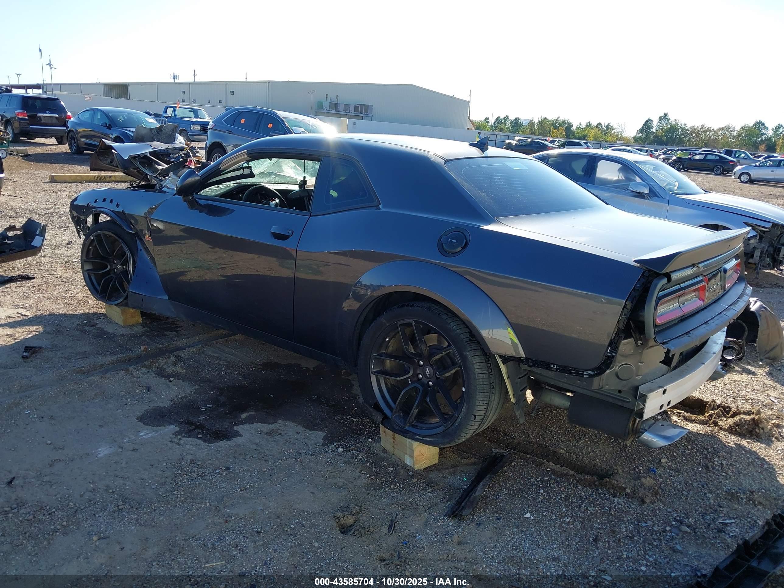 DODGE CHALLENGER image 3