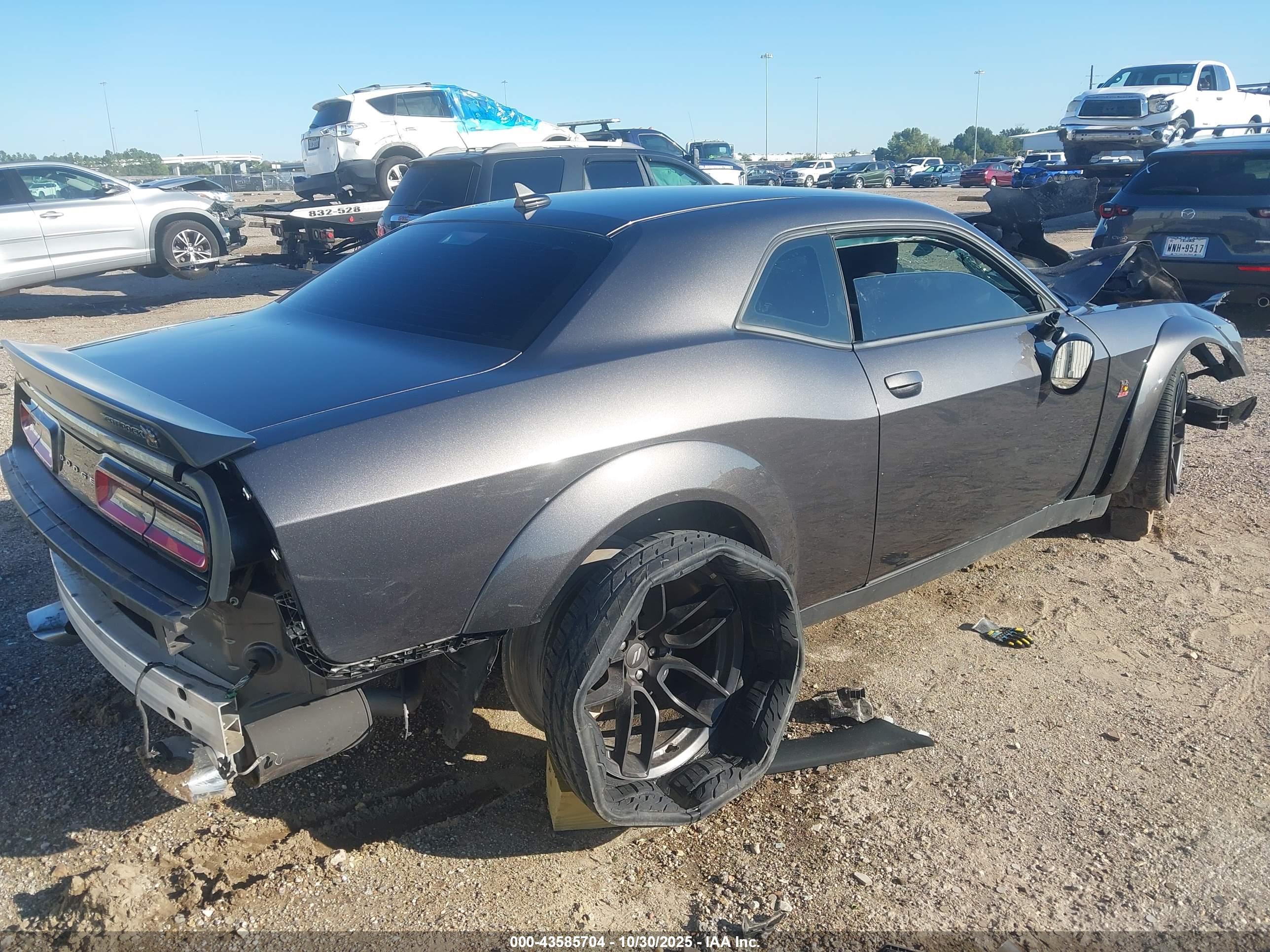 DODGE CHALLENGER image 4