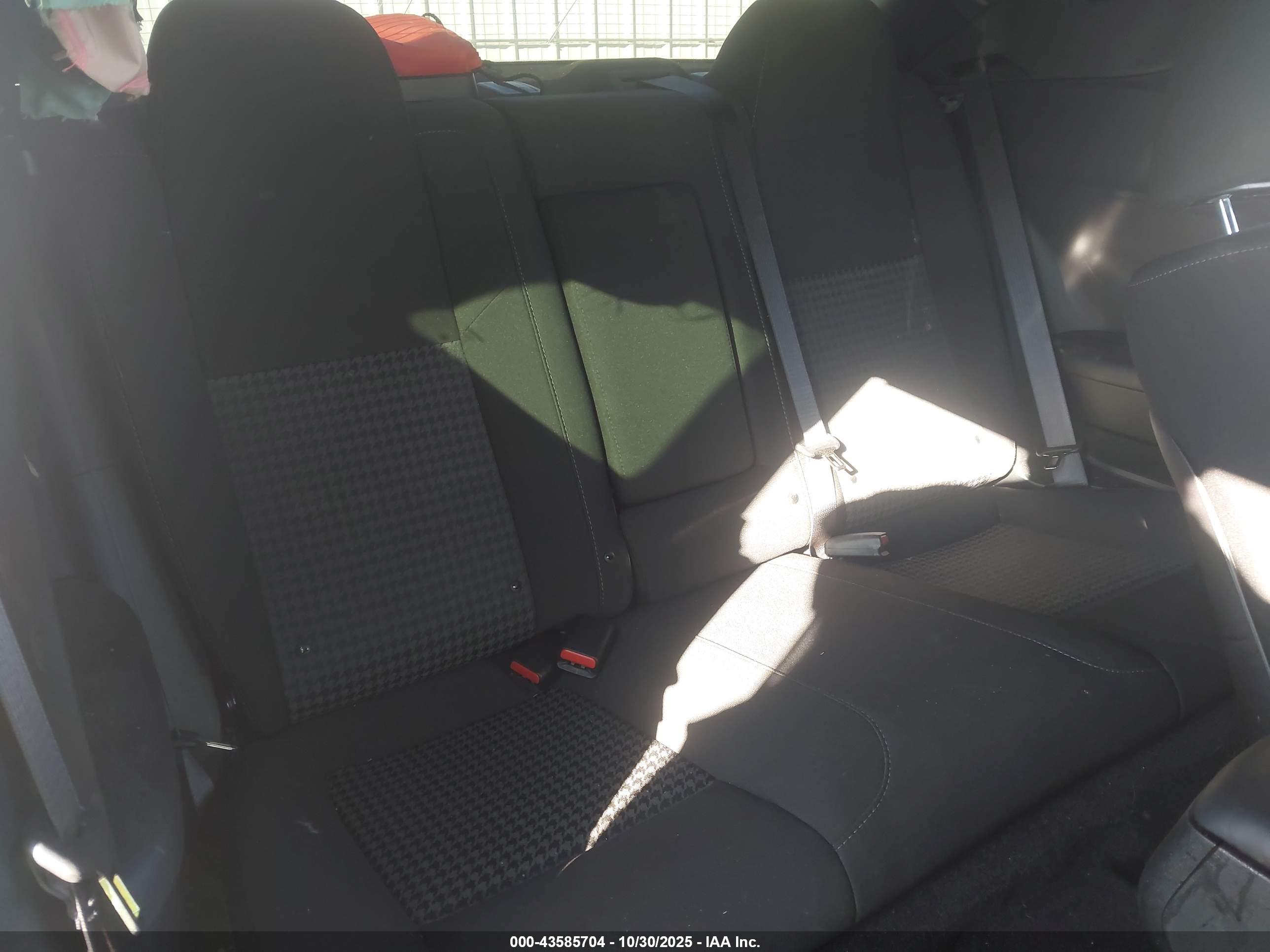 DODGE CHALLENGER image 8