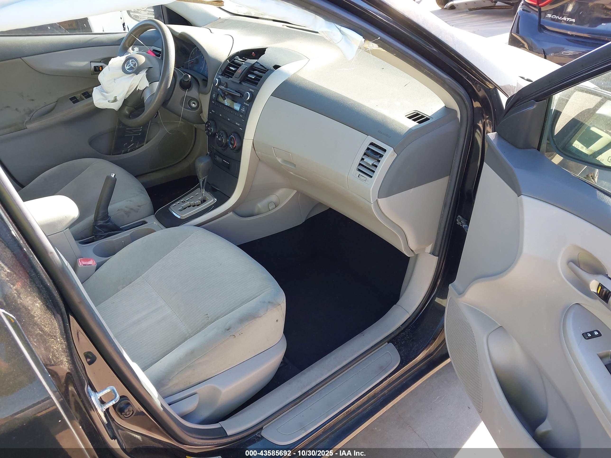 TOYOTA COROLLA image 5