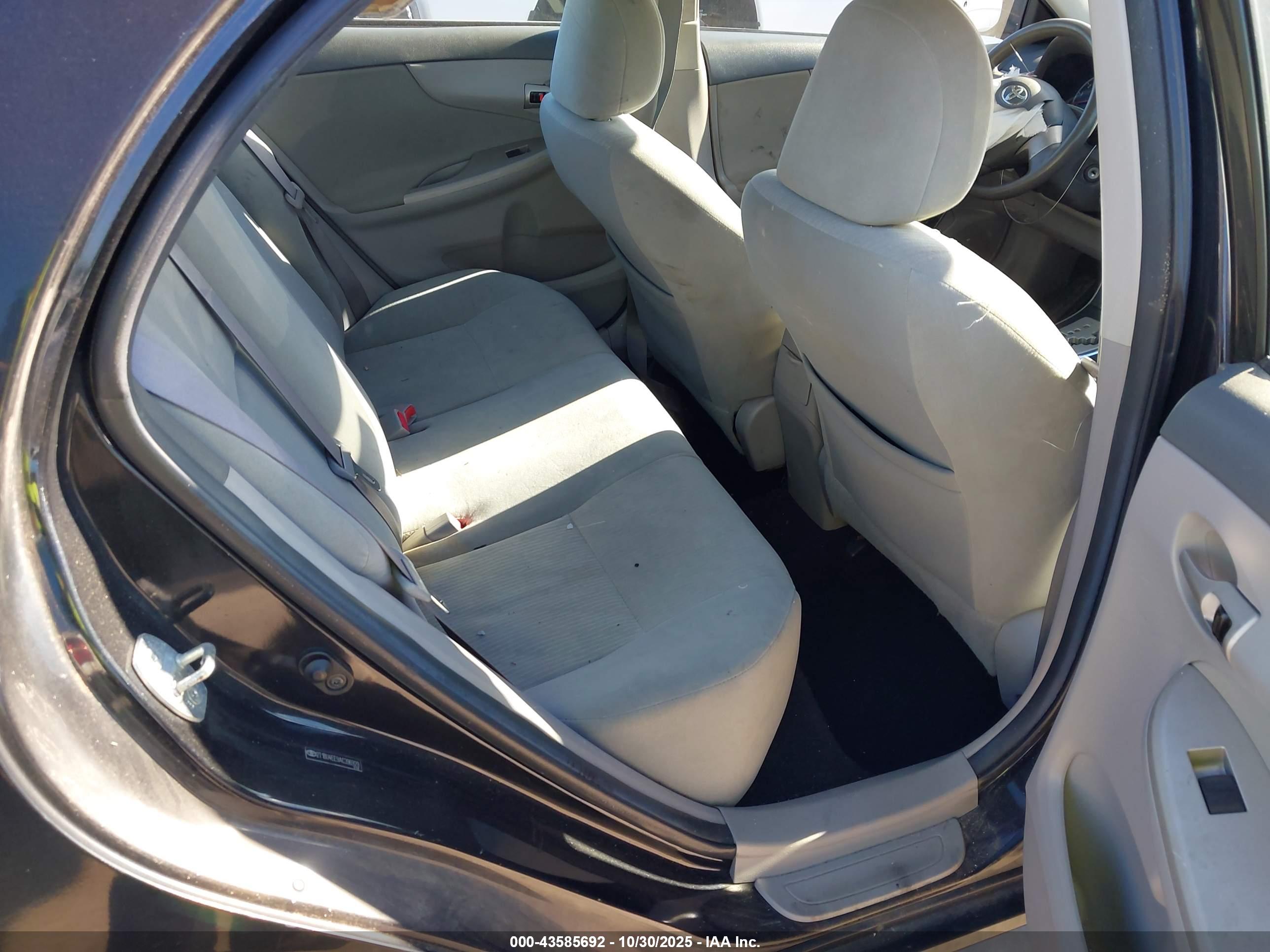 TOYOTA COROLLA image 8